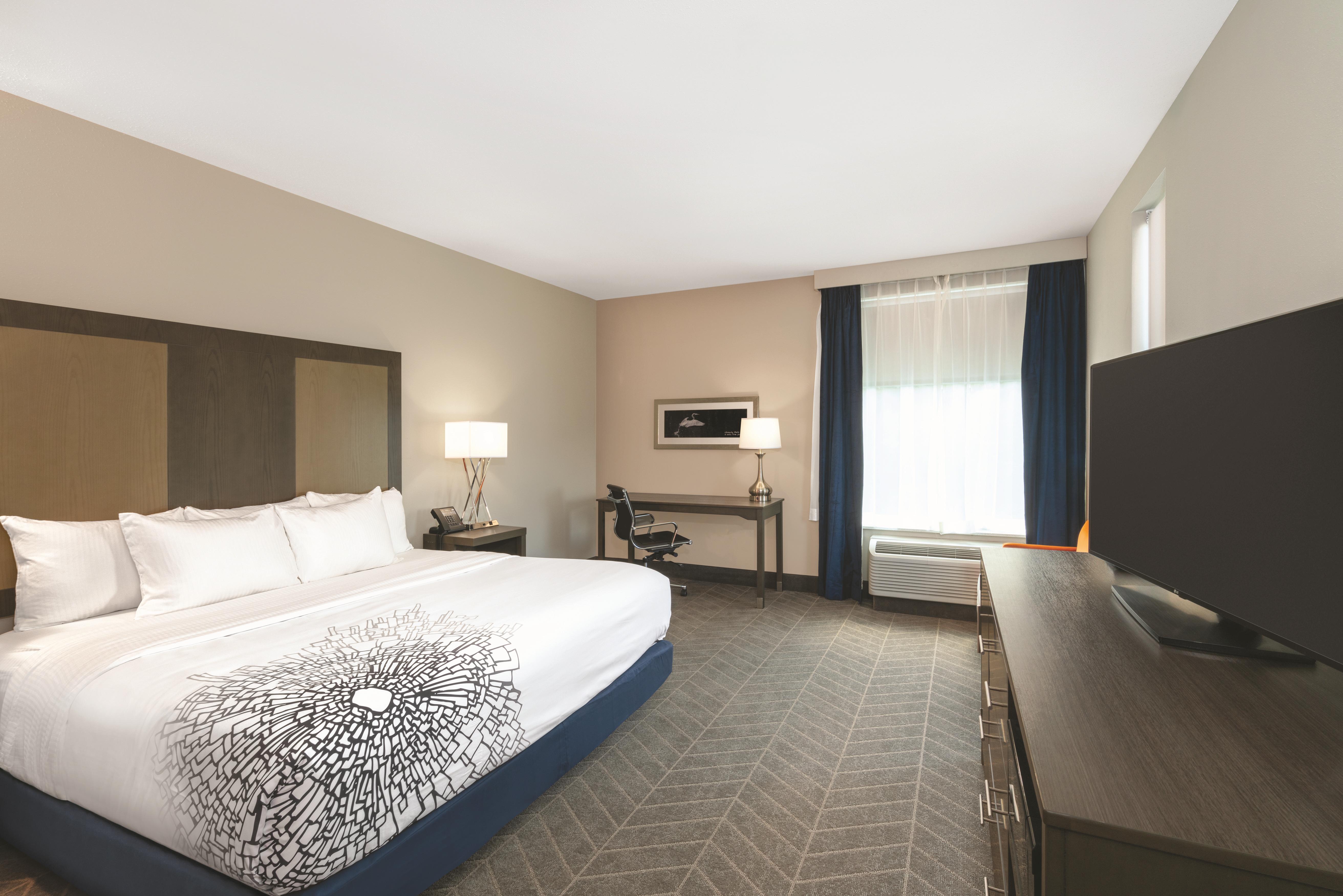 Guest room at the La Quinta Inn & Suites by Wyndham Opelika Auburn in Opelika, Alabama