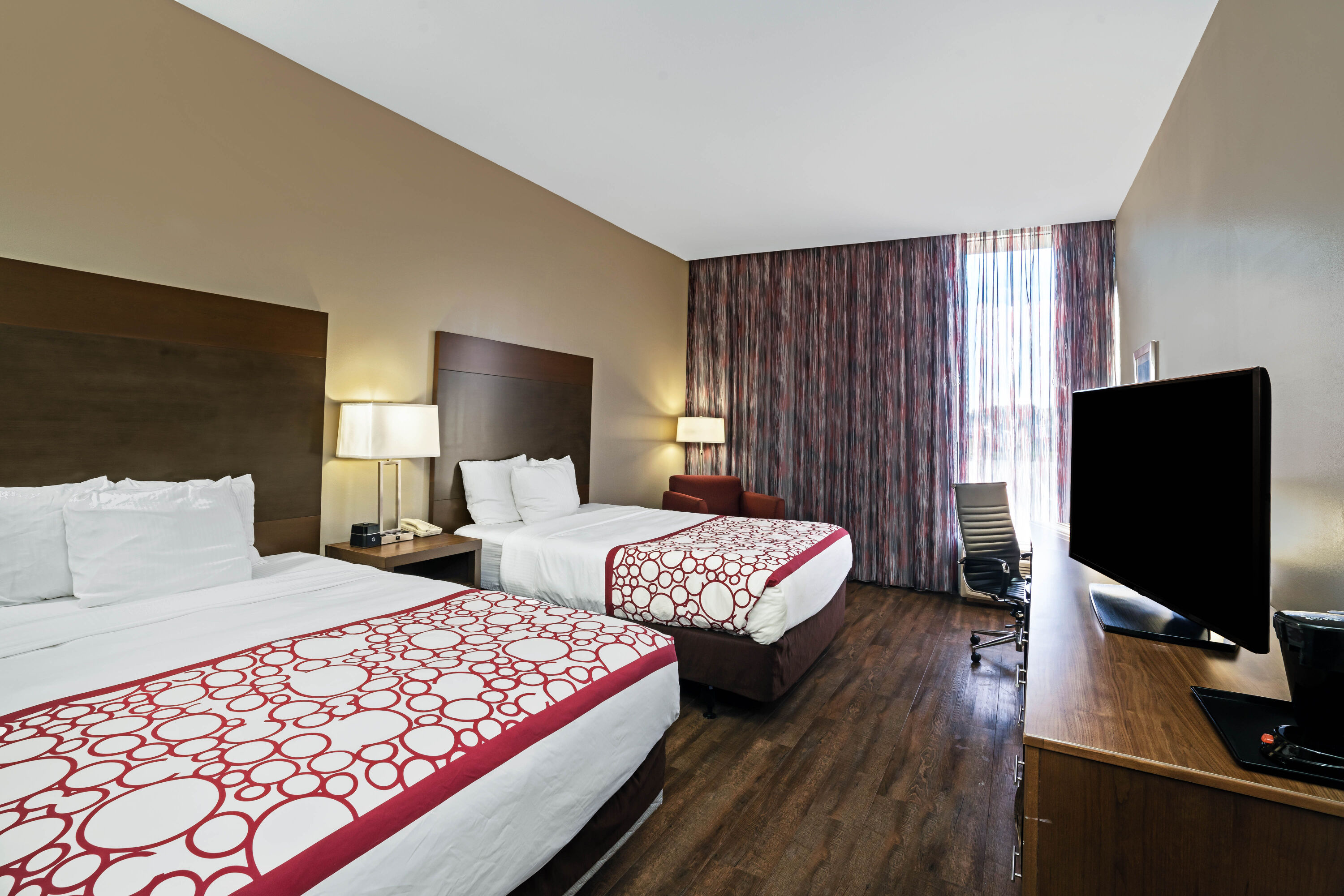 Guest room at the La Quinta Inn & Suites by Wyndham Tuscaloosa  University in Tuscaloosa, Alabama