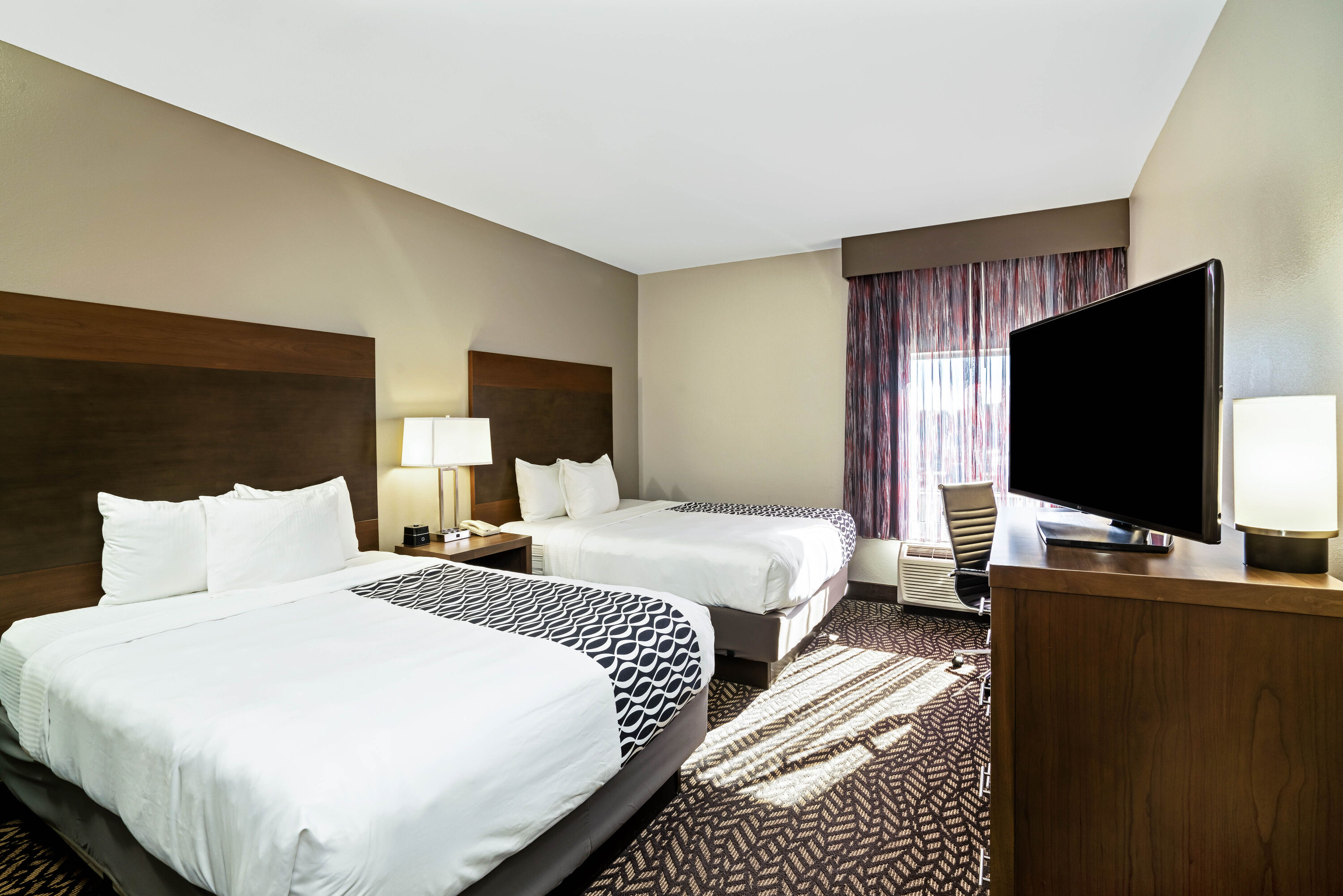 Guest room at the La Quinta Inn & Suites by Wyndham Tuscaloosa  University in Tuscaloosa, Alabama