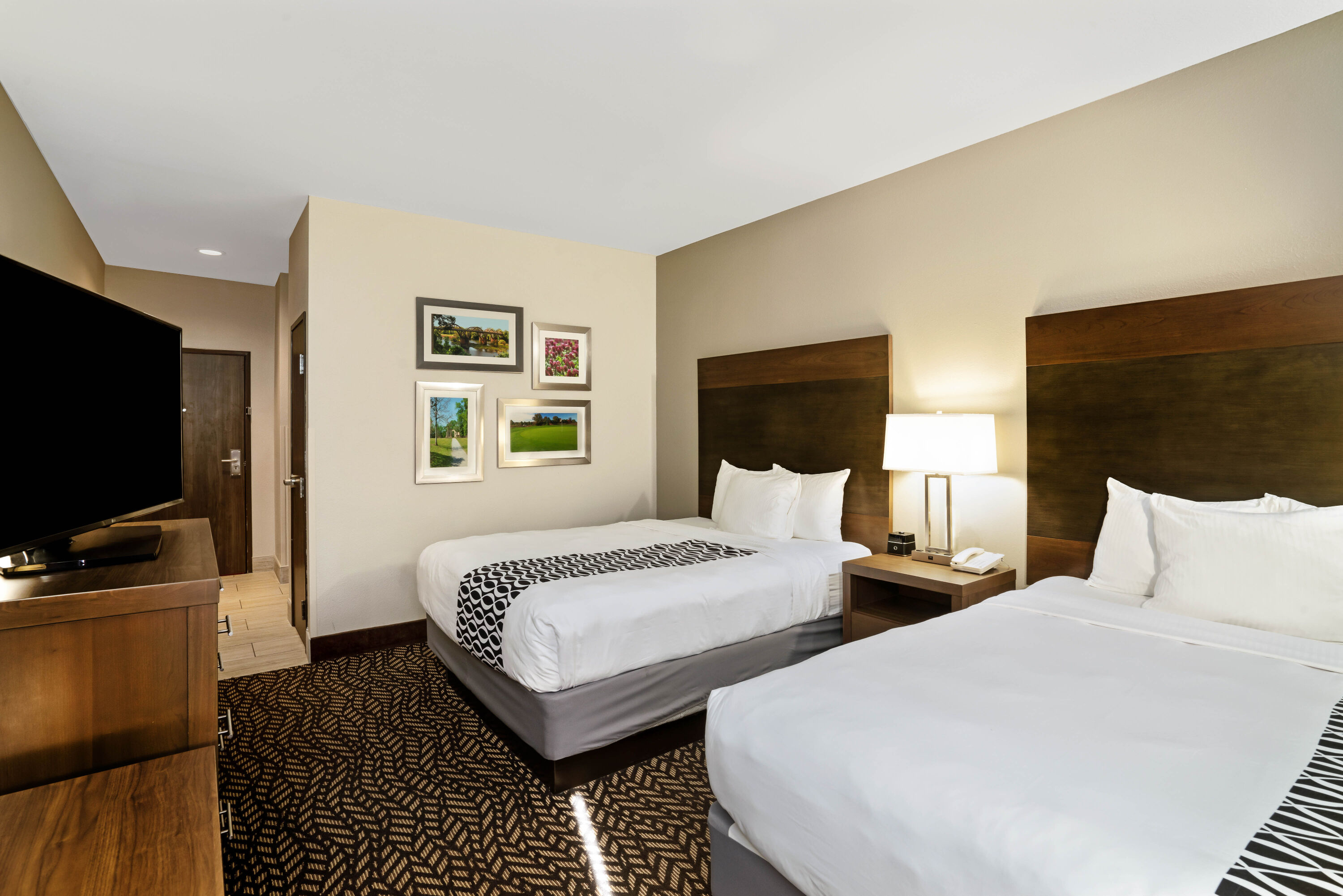 Guest room at the La Quinta Inn & Suites by Wyndham Tuscaloosa  University in Tuscaloosa, Alabama