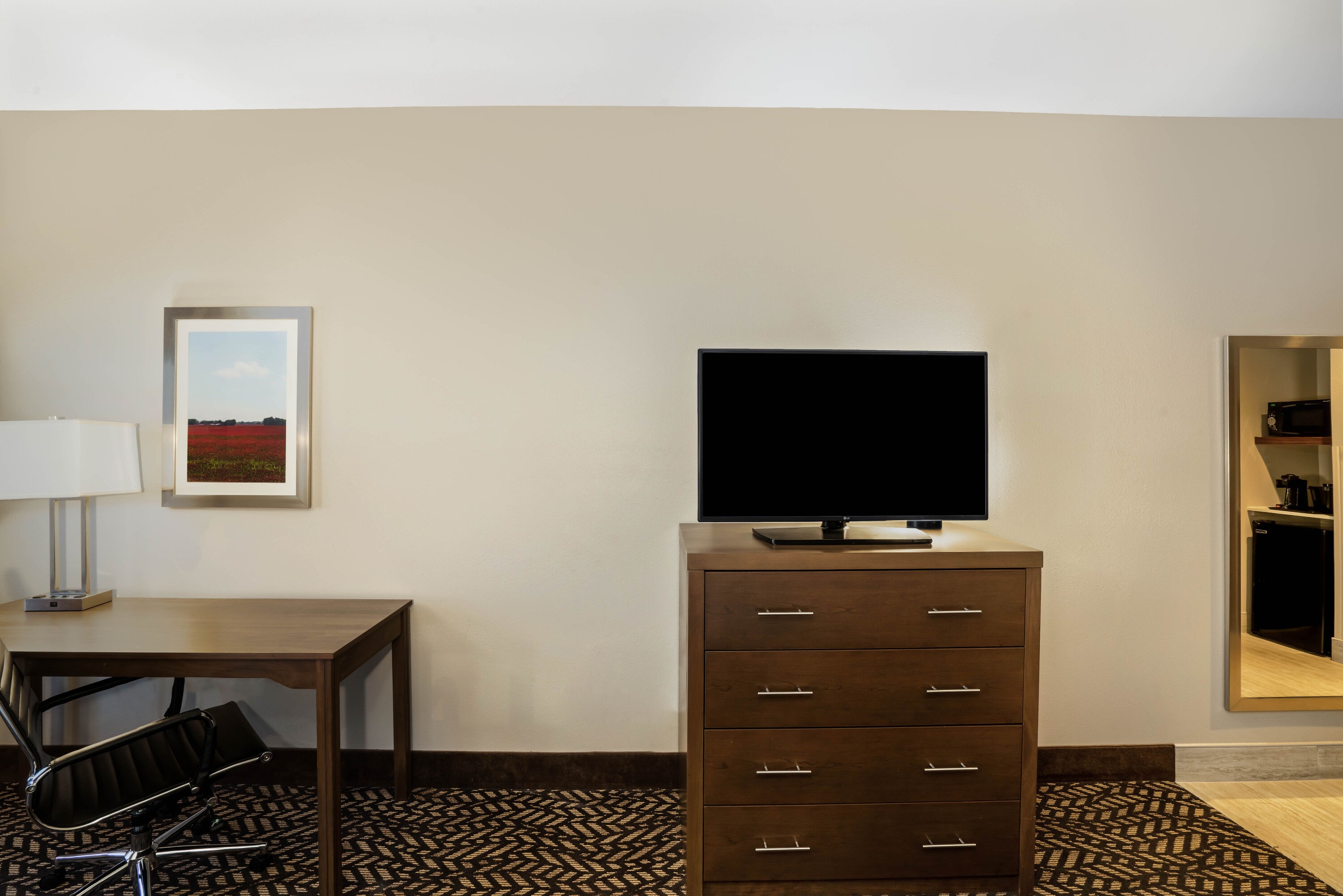 Guest room feature at the La Quinta Inn & Suites by Wyndham Tuscaloosa  University in Tuscaloosa, Alabama