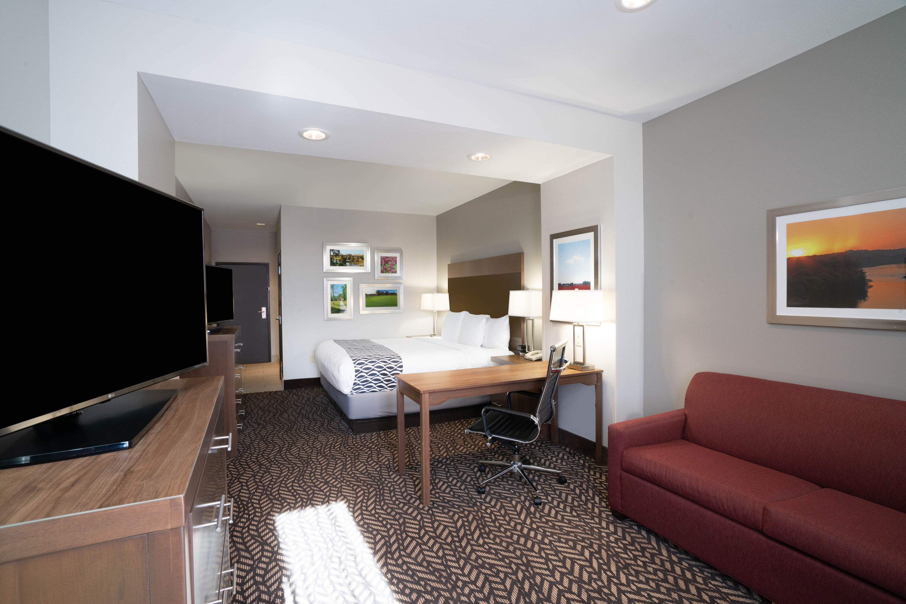La Quinta Inn & Suites by Wyndham Tuscaloosa  University suite in Tuscaloosa, Alabama