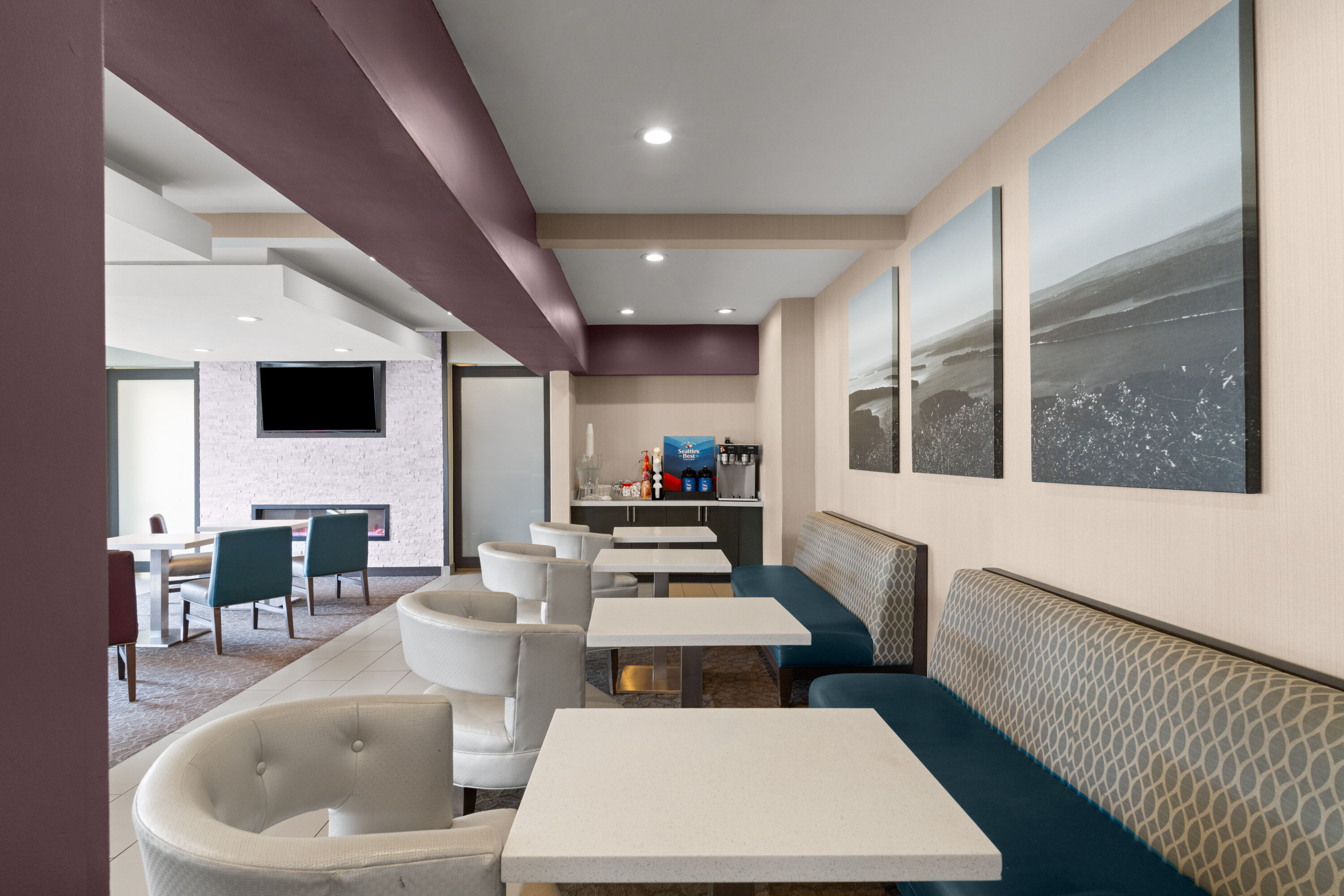 Free breakfast at La Quinta Inn & Suites by Wyndham Fayetteville in Fayetteville, Arkansas