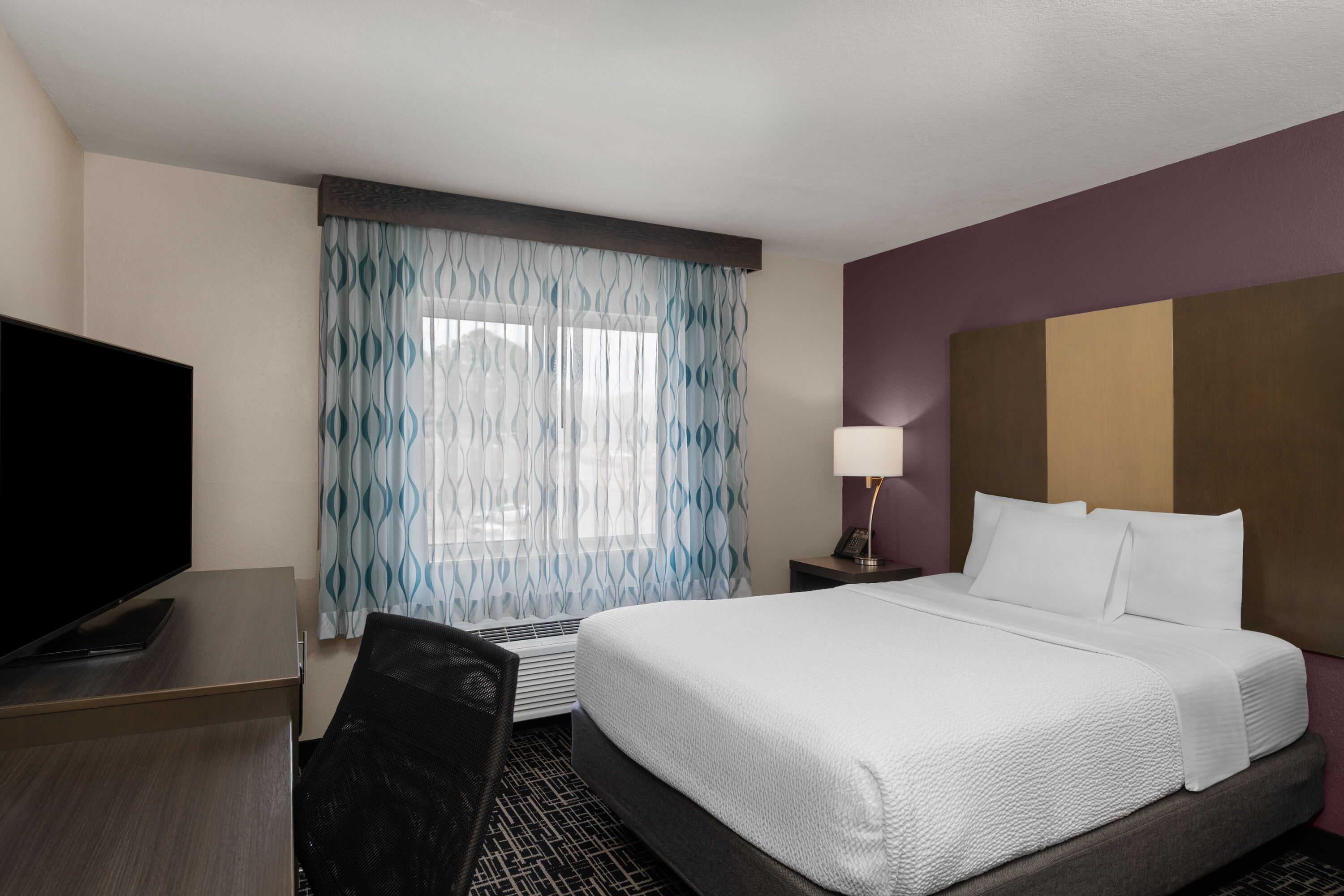 Guest room at the La Quinta Inn & Suites by Wyndham Fayetteville in Fayetteville, Arkansas