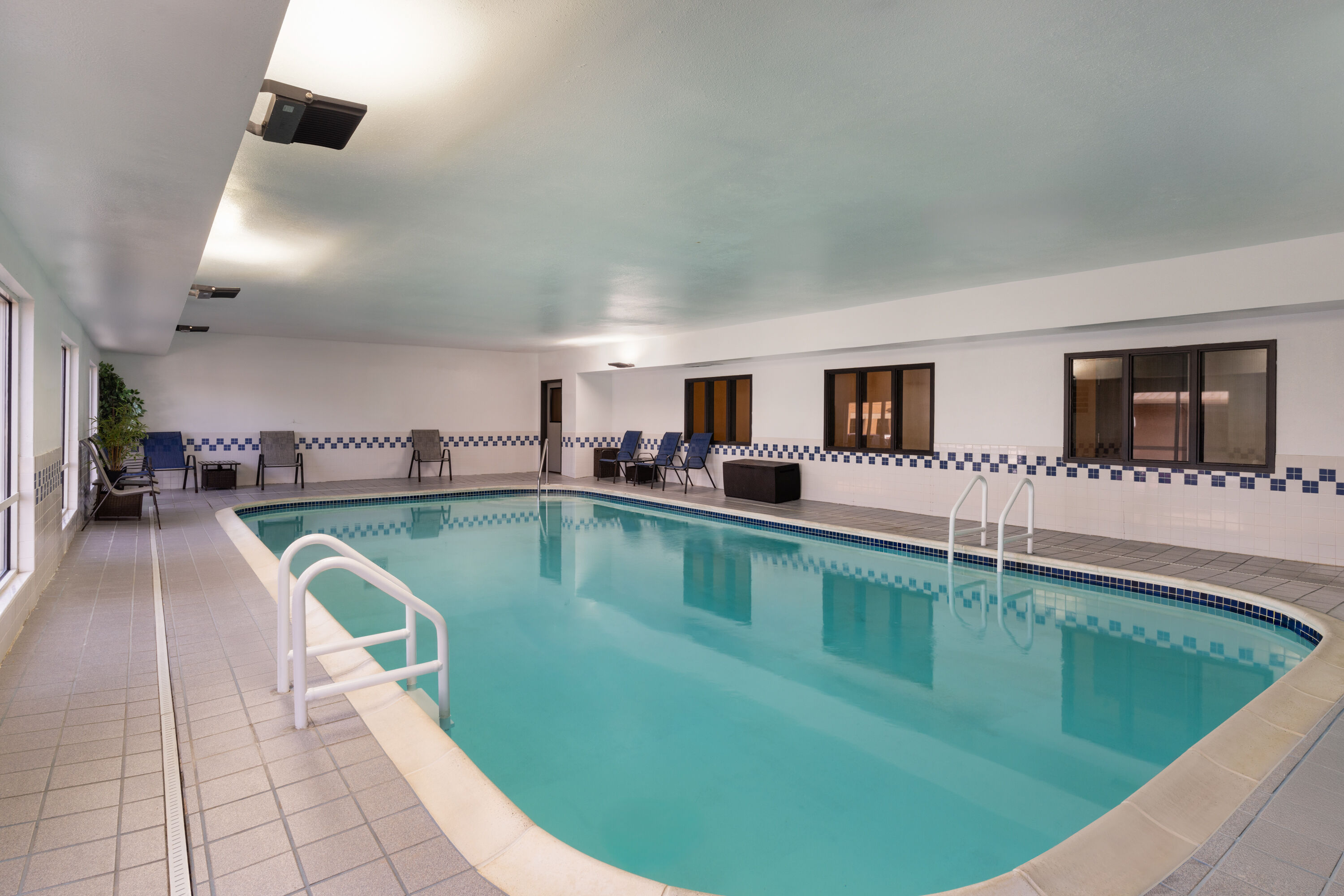 Indoor pool at the La Quinta Inn & Suites by Wyndham Fayetteville in Fayetteville, Arkansas
