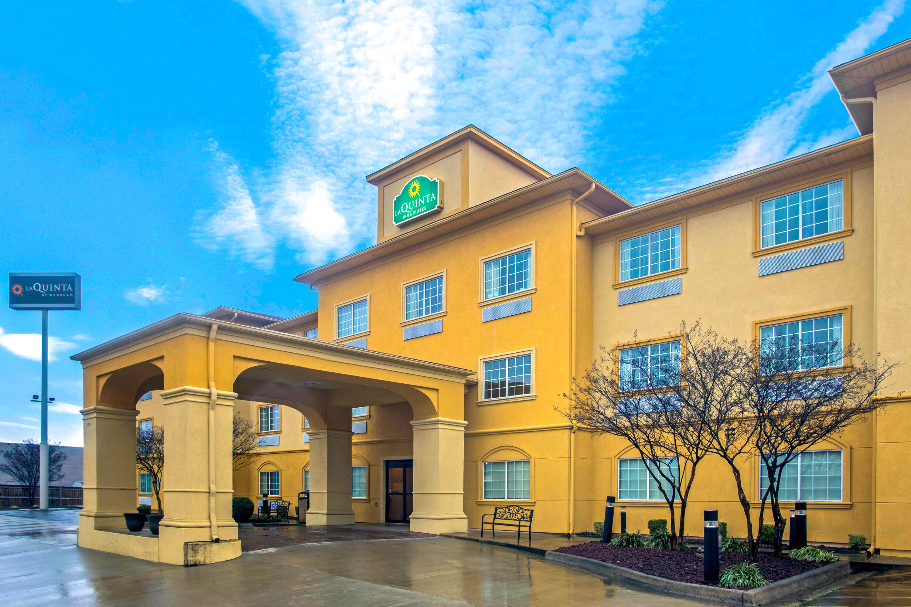 La Quinta Inn & Suites by Wyndham Fort Smith Fort Smith, AR Hotels