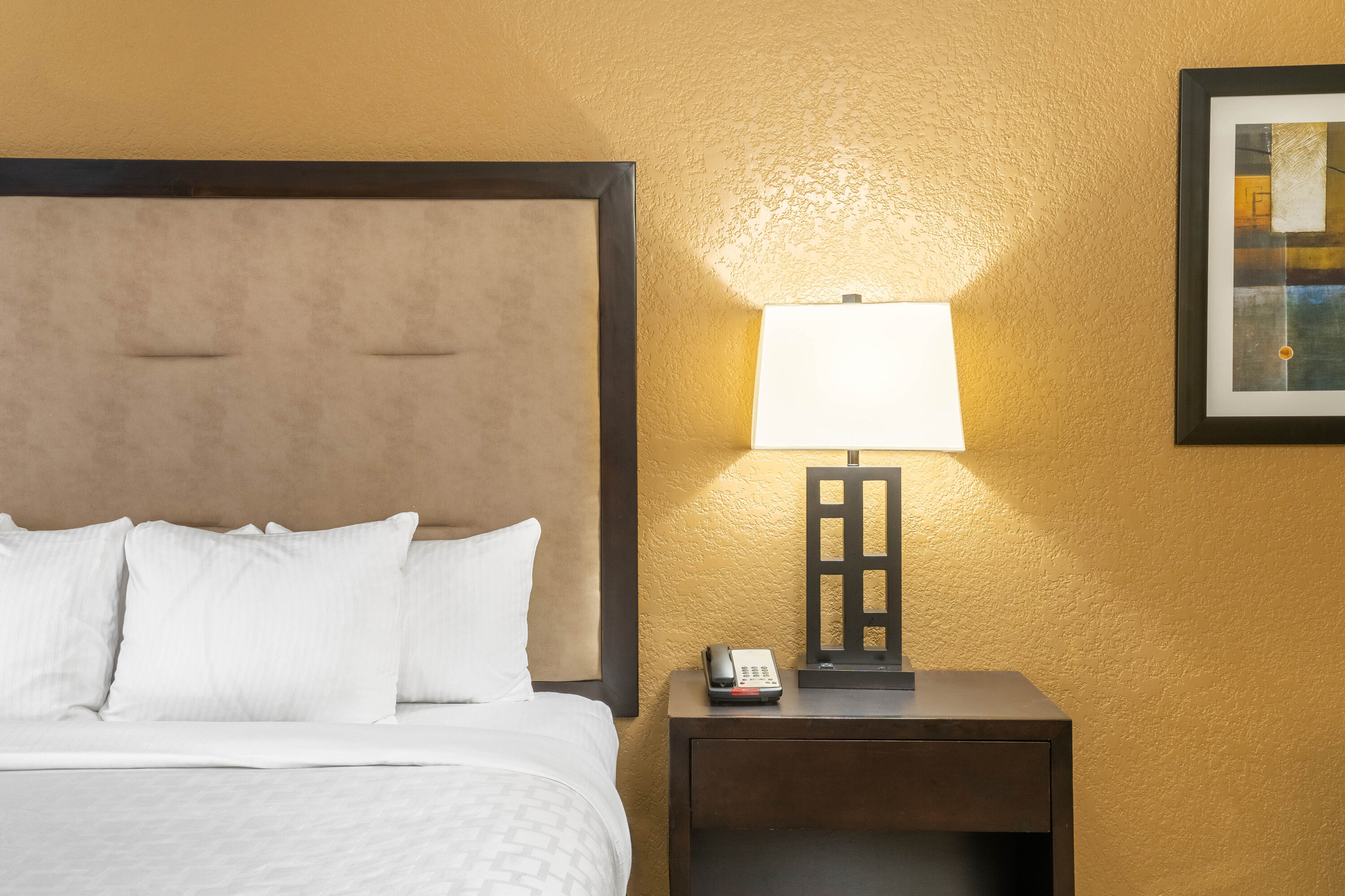 Guest room feature at the La Quinta Inn & Suites by Wyndham Hot Springs in Hot Springs, Arkansas