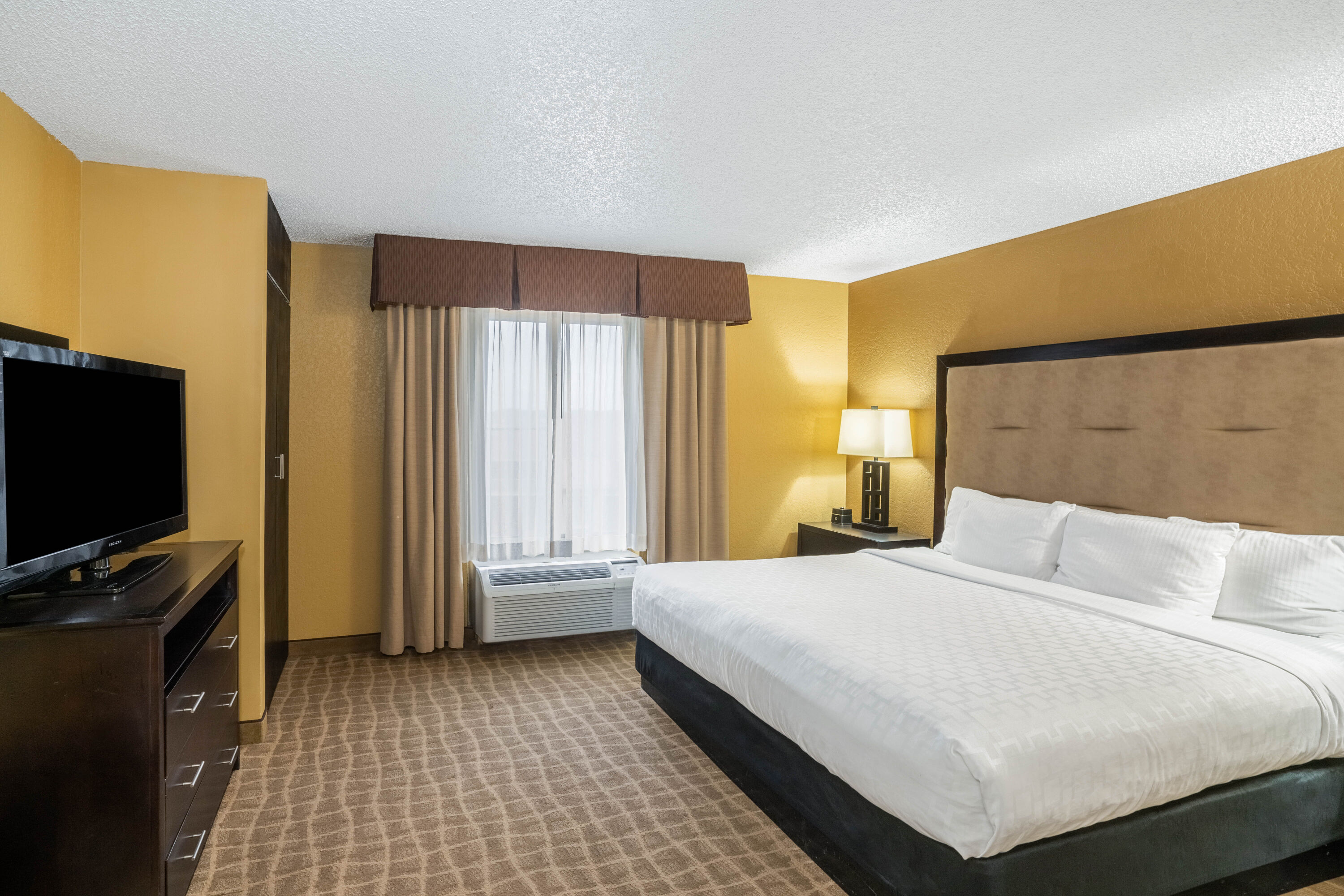 La Quinta Inn & Suites by Wyndham Hot Springs suite in Hot Springs, Arkansas