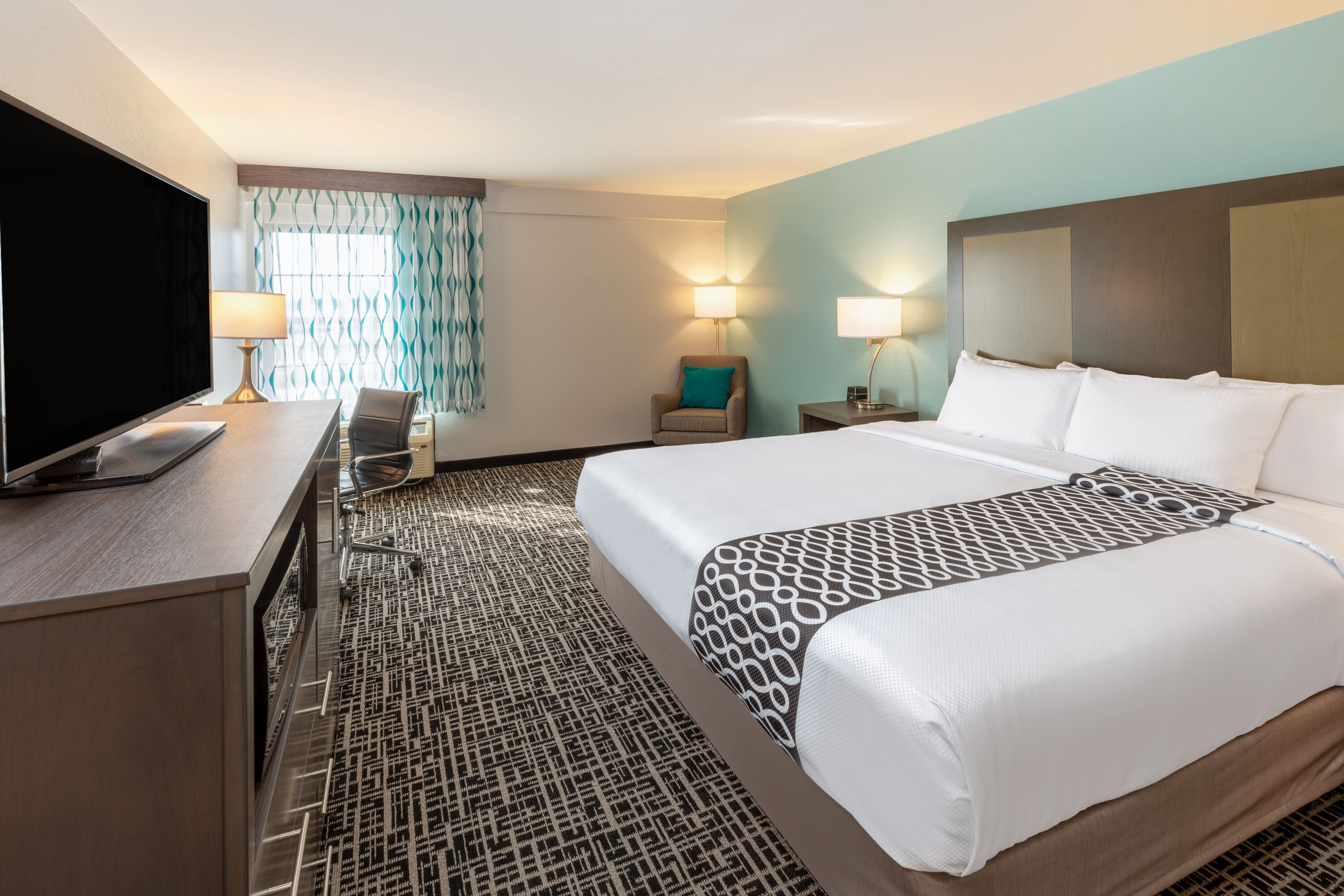 Guest room at the La Quinta Inn & Suites by Wyndham Jonesboro in Jonesboro, Arkansas