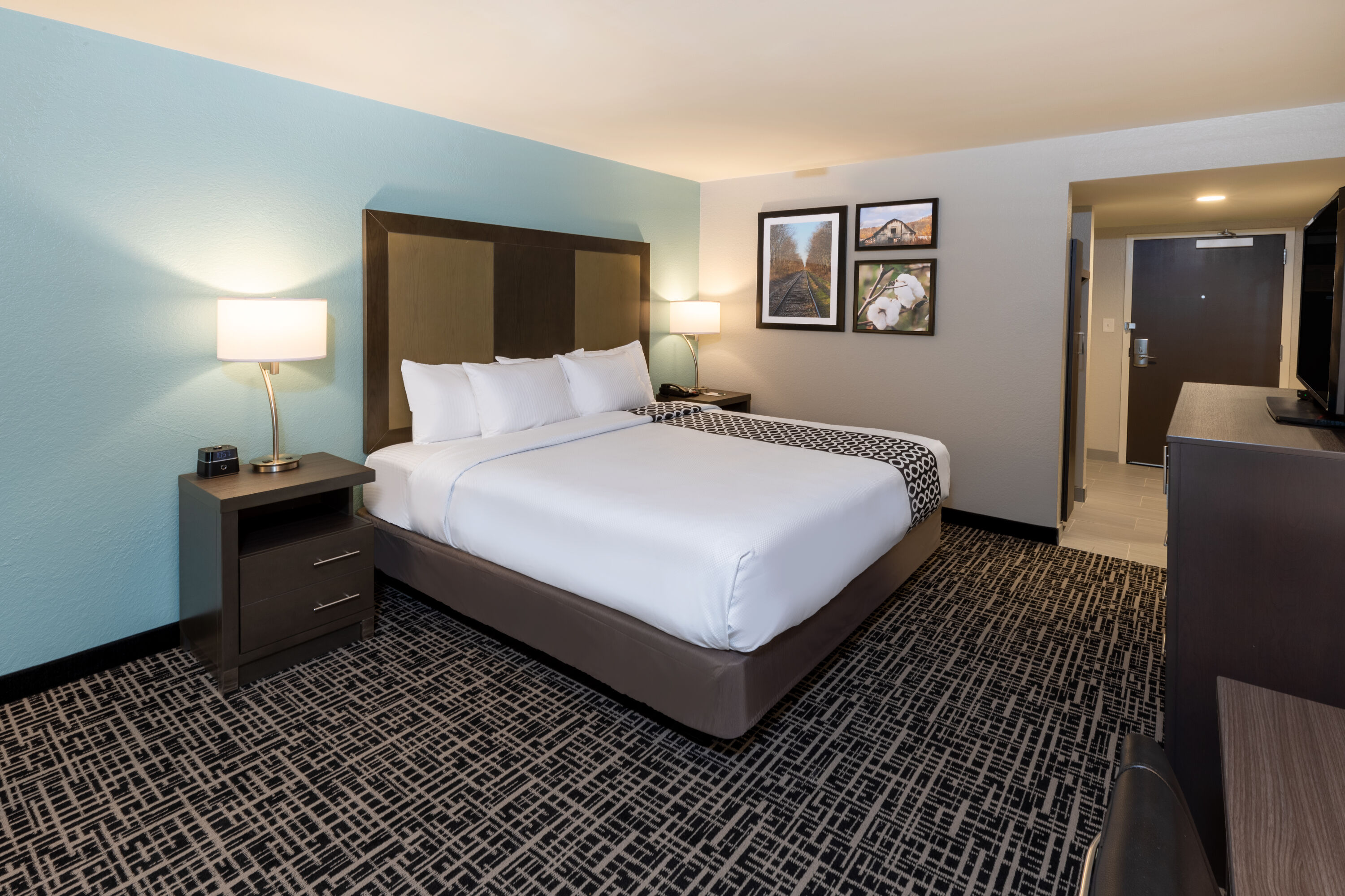 Guest room at the La Quinta Inn & Suites by Wyndham Jonesboro in Jonesboro, Arkansas