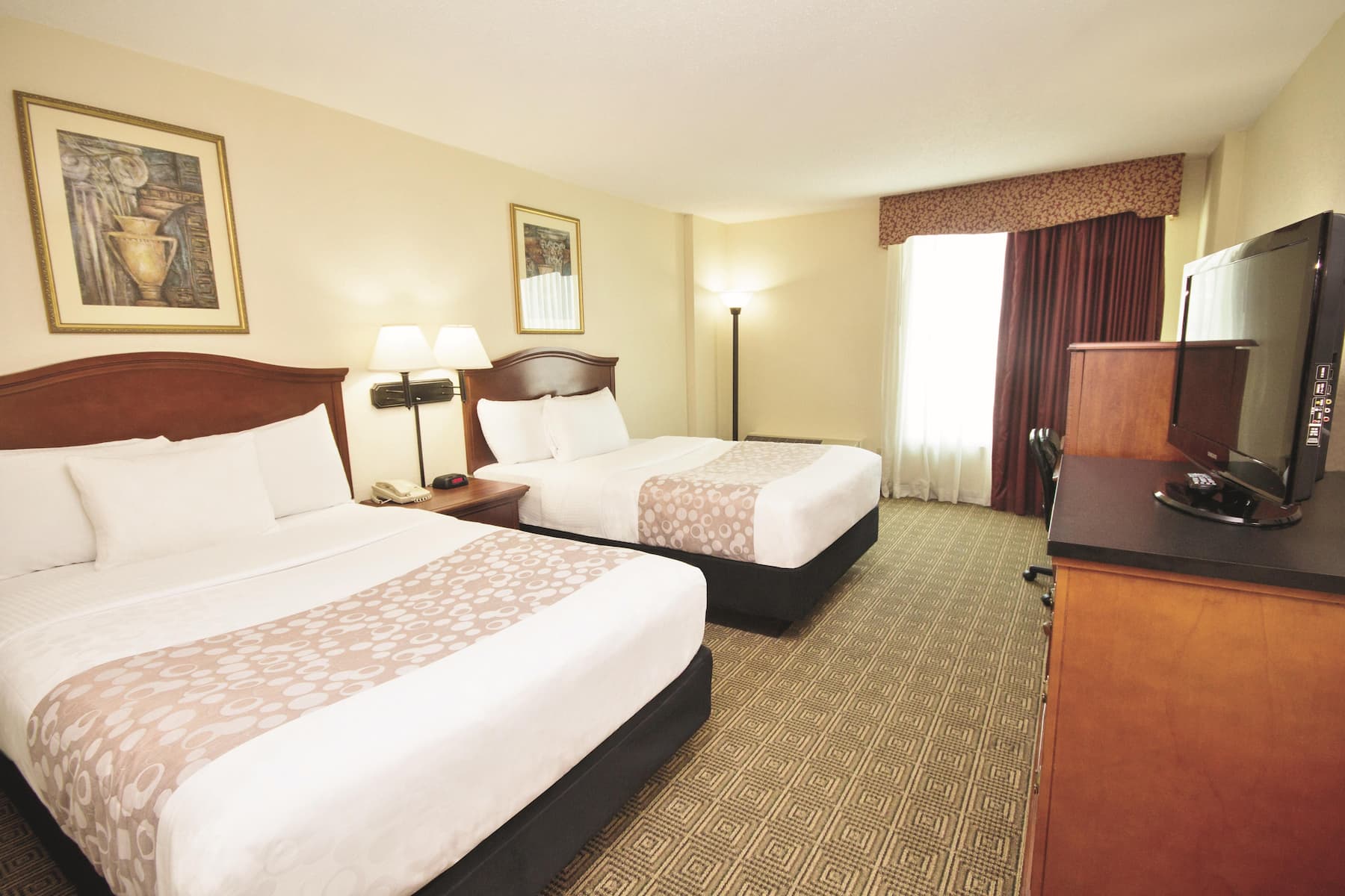 La Quinta Inn & Suites by Wyndham Downtown Conference Center | Little
