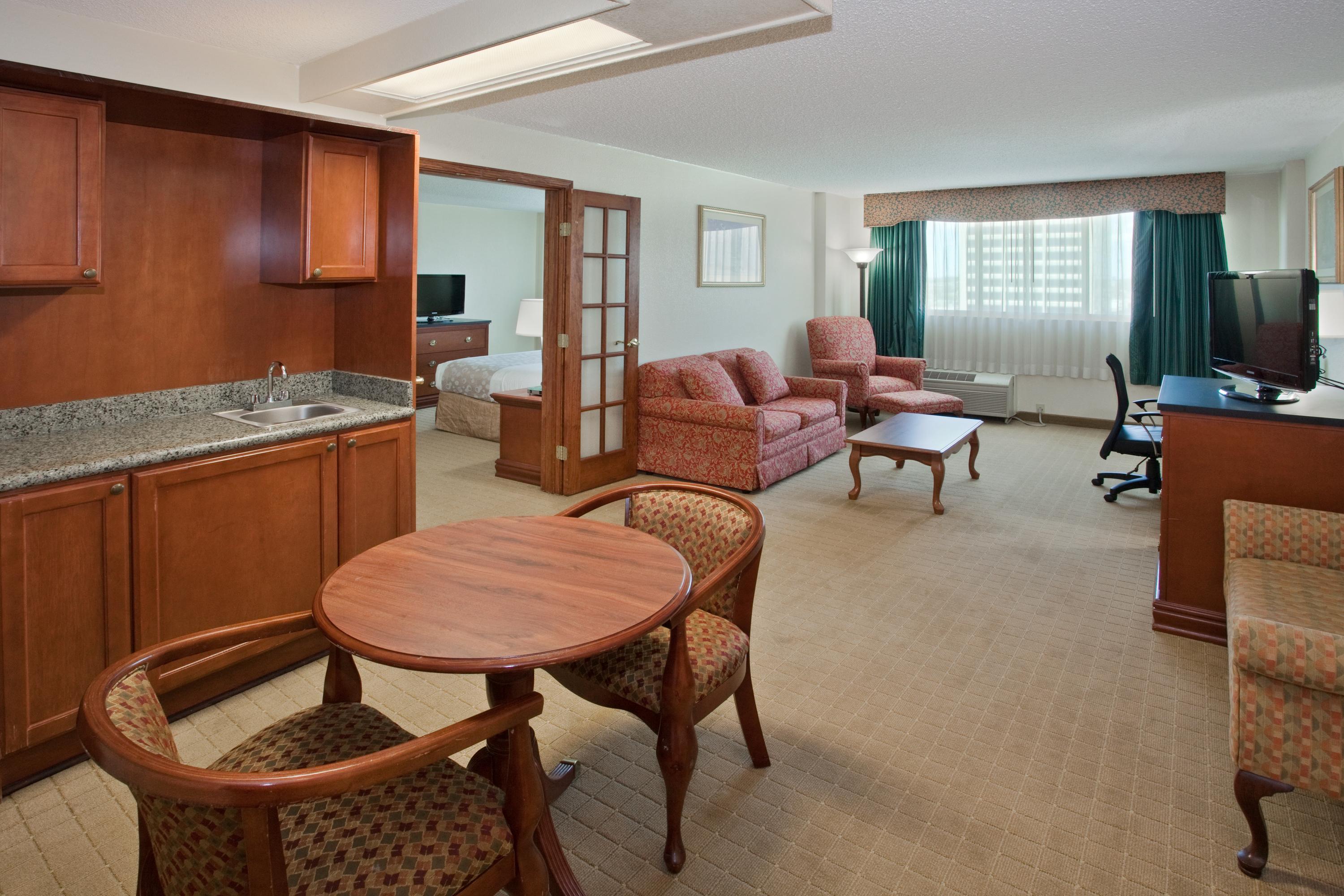 La Quinta Inn Amp Suites By Wyndham Downtown Conference