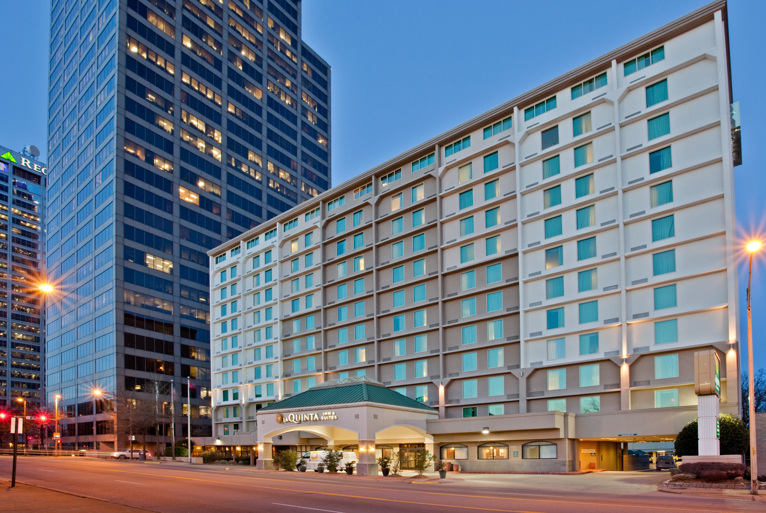 La Quinta Inn Suites By Wyndham Downtown Conference Center