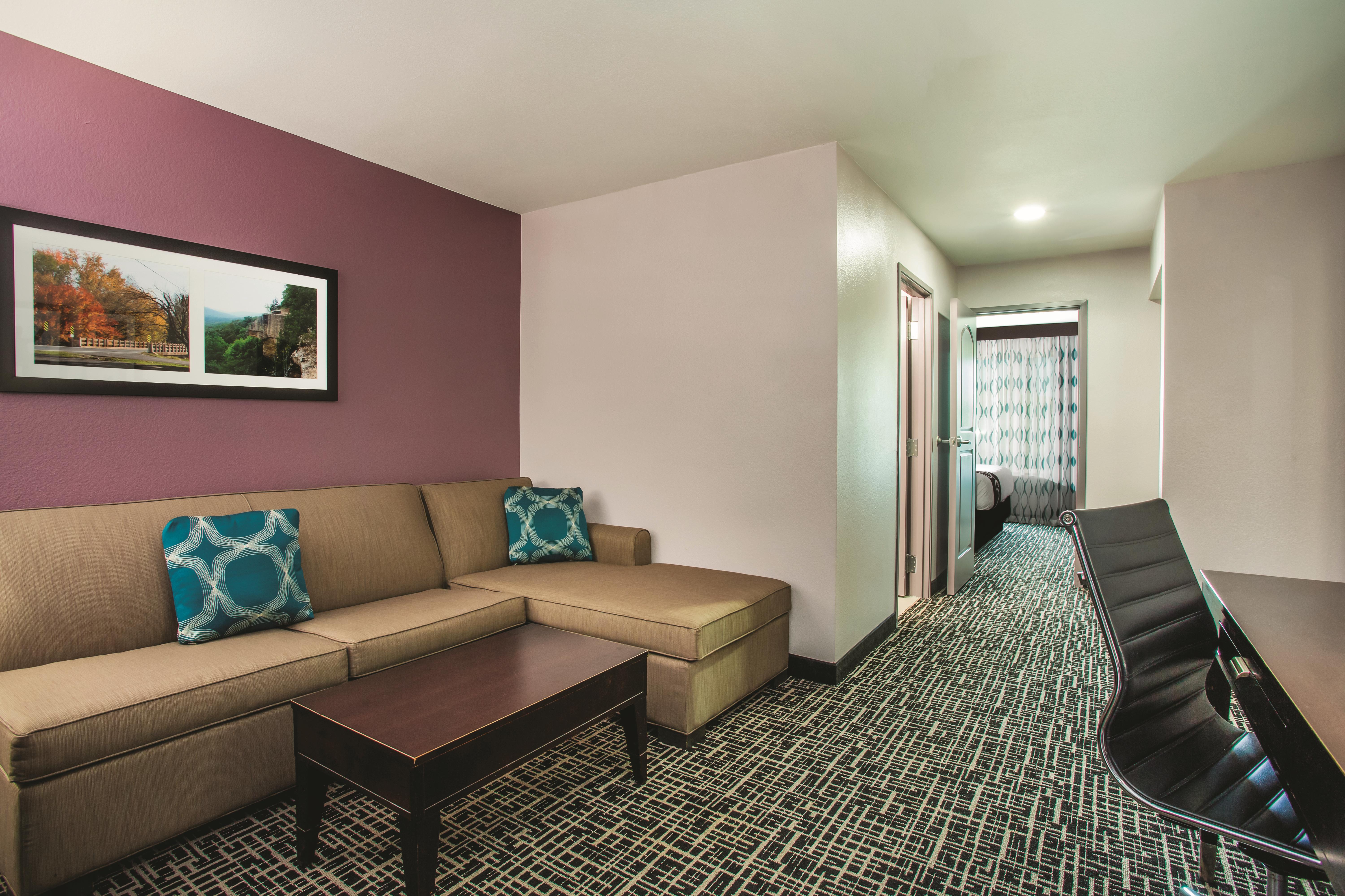 La Quinta Inn & Suites by Wyndham Russellville suite in Russellville, Arkansas