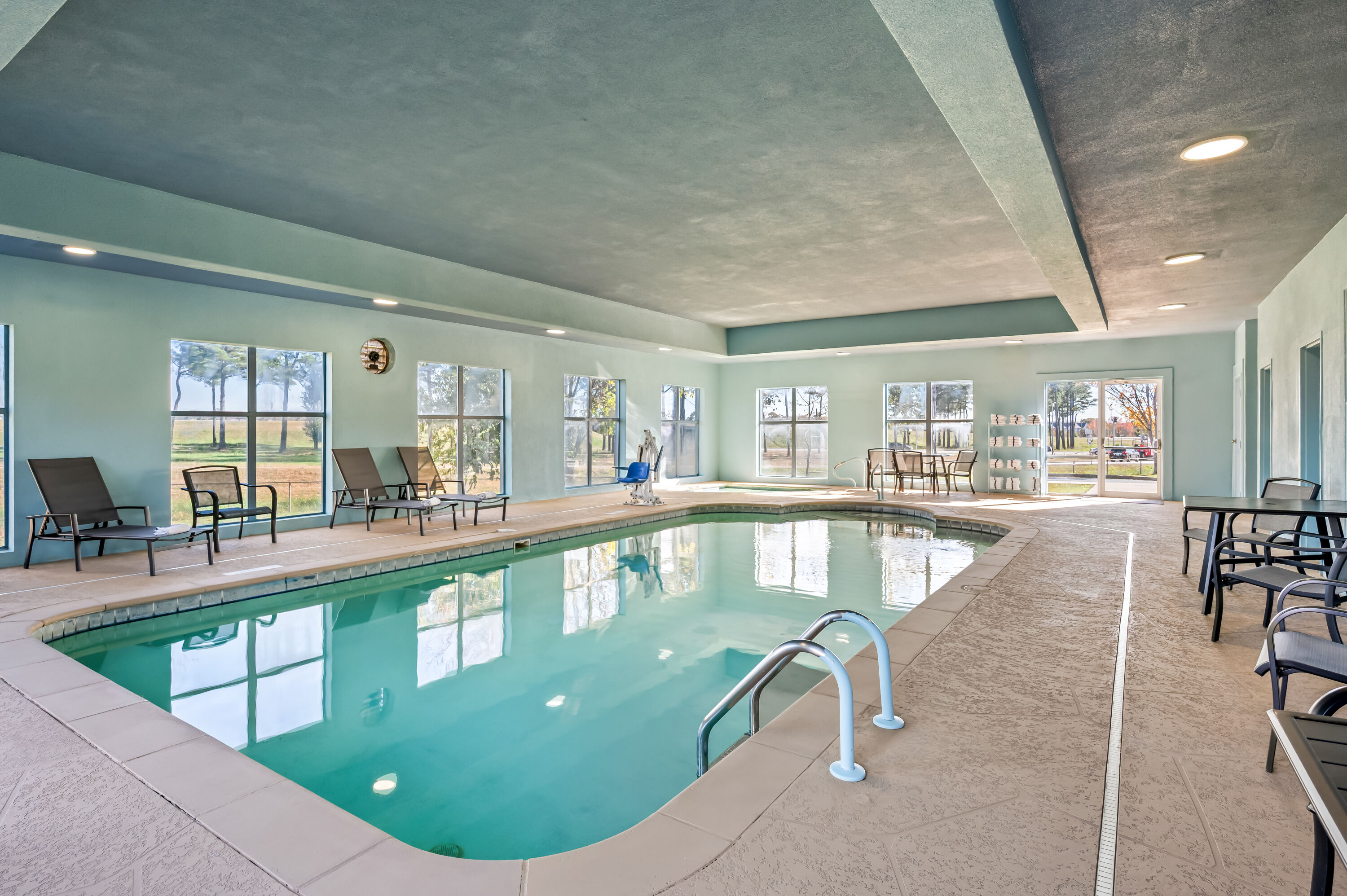 Indoor pool at the La Quinta Inn & Suites by Wyndham Searcy in Searcy, Arkansas
