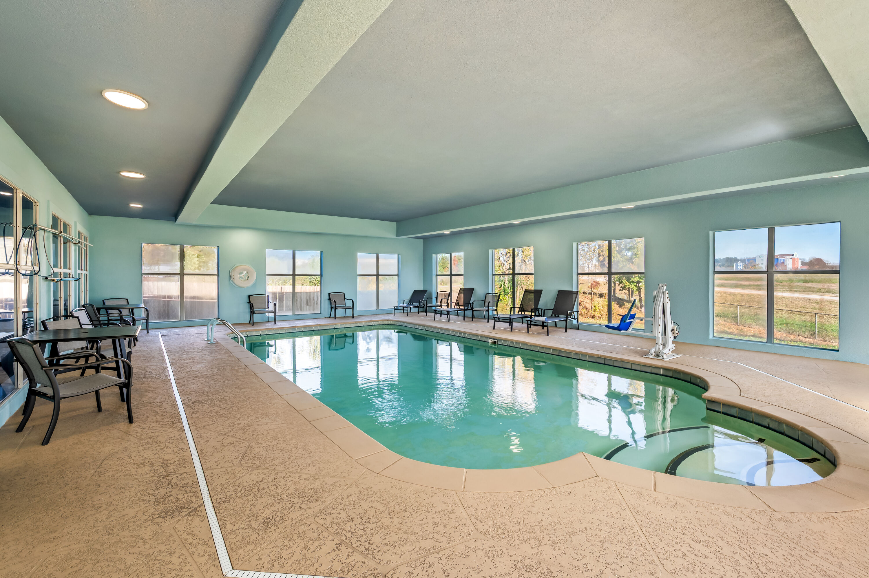 Indoor pool at the La Quinta Inn & Suites by Wyndham Searcy in Searcy, Arkansas