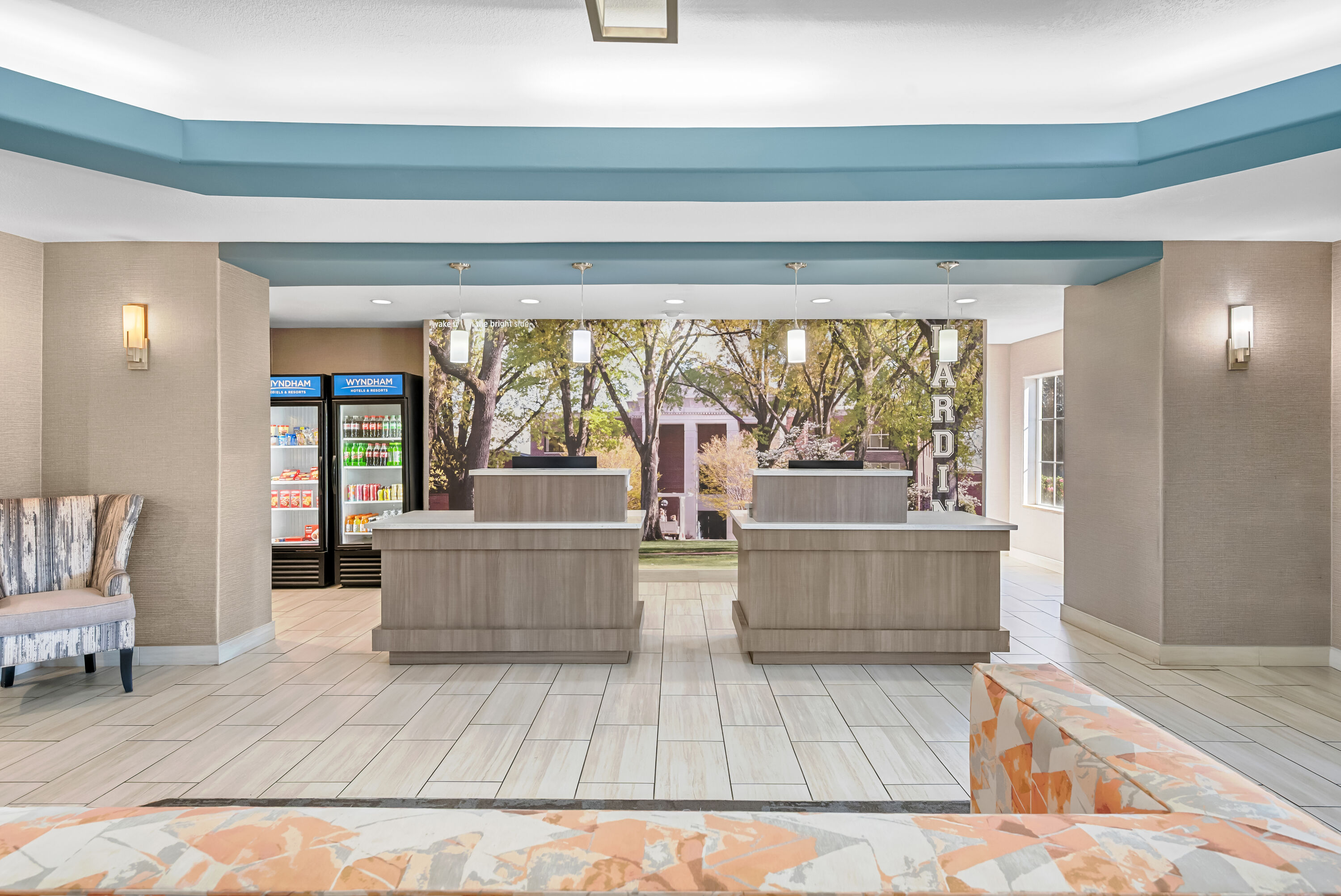 La Quinta Inn & Suites by Wyndham Searcy reception in Searcy, Arkansas