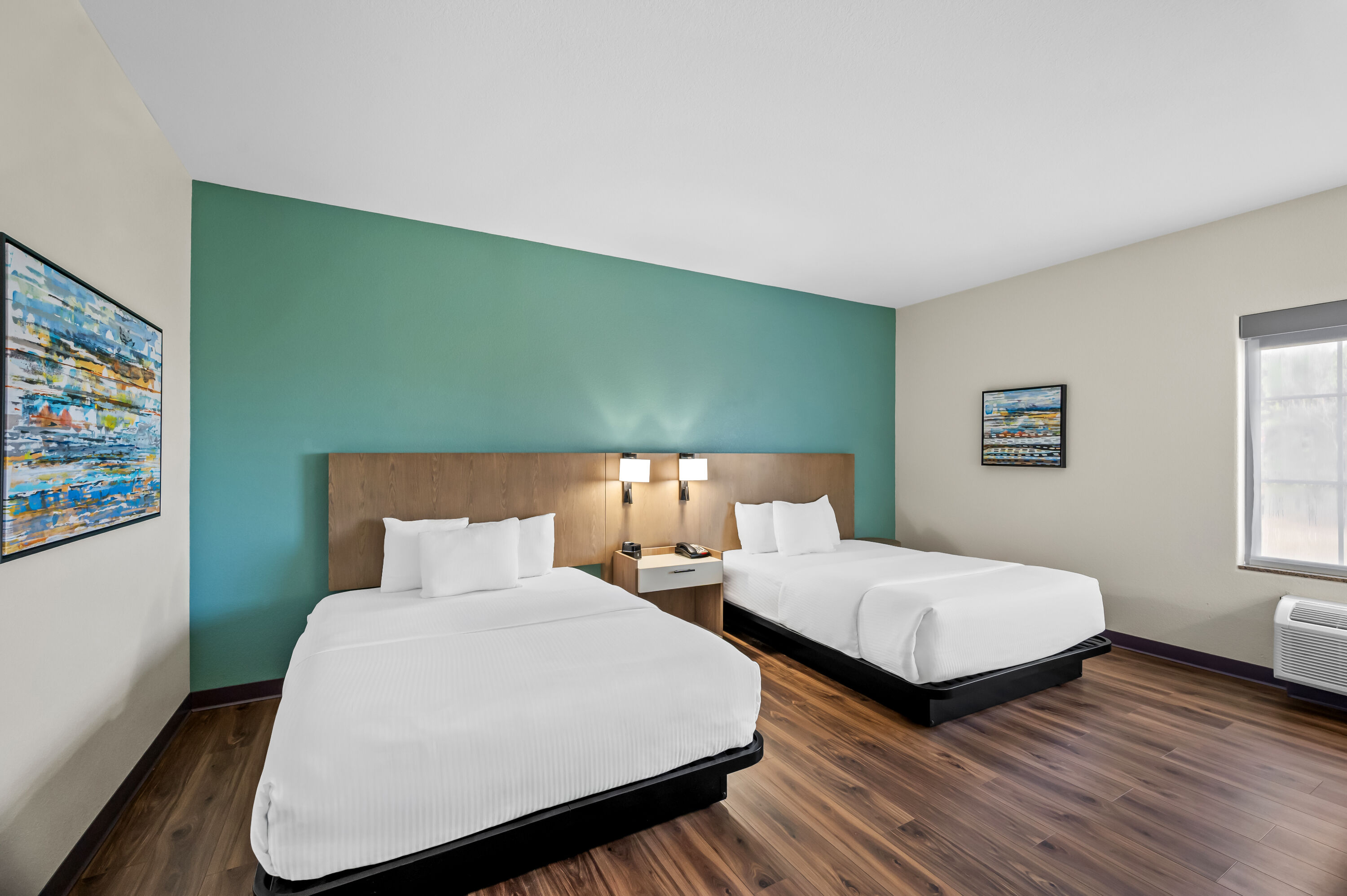 Double bed guest room at the La Quinta Inn & Suites by Wyndham Searcy in Searcy, Arkansas