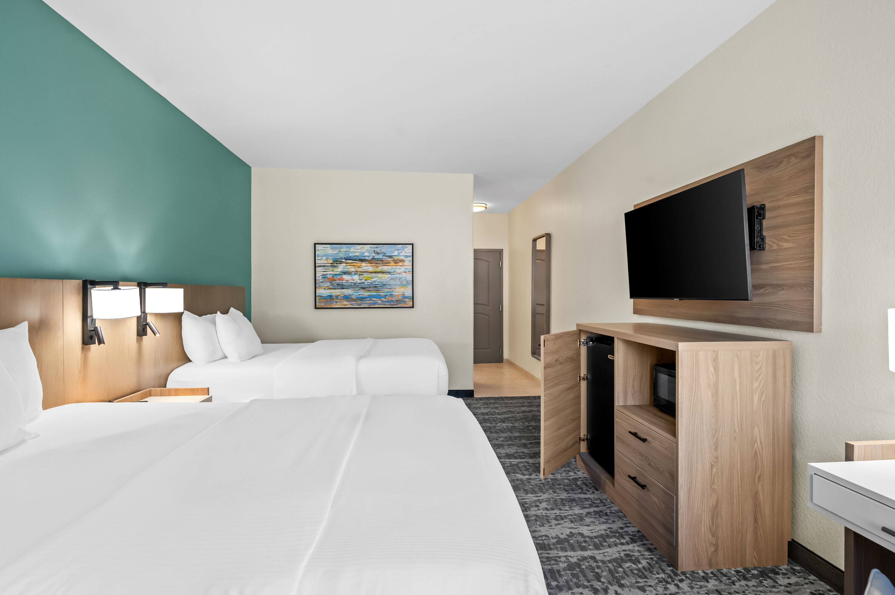 Double bed guest room at the La Quinta Inn & Suites by Wyndham Searcy in Searcy, Arkansas