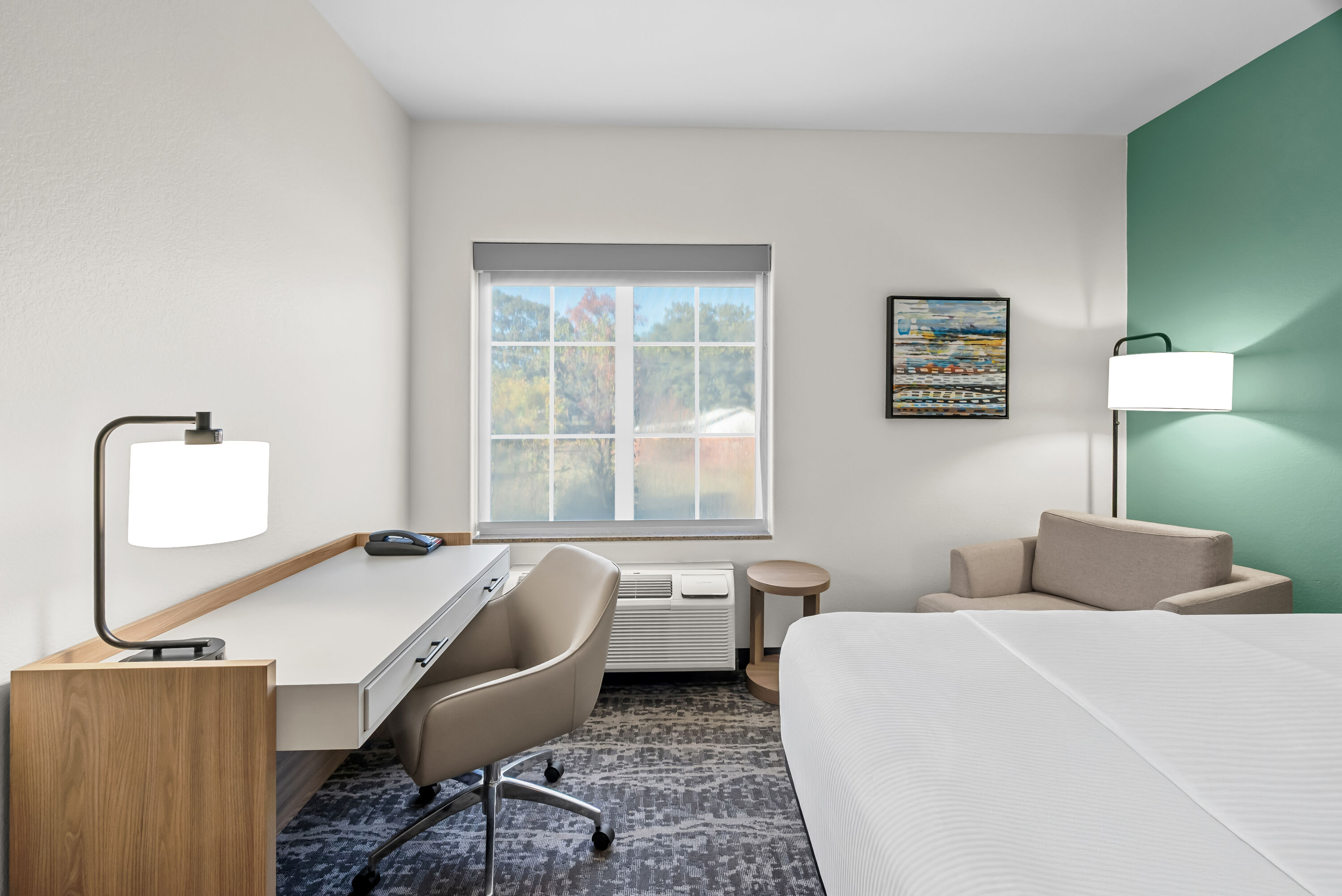 Double bed guest room at the La Quinta Inn & Suites by Wyndham Searcy in Searcy, Arkansas