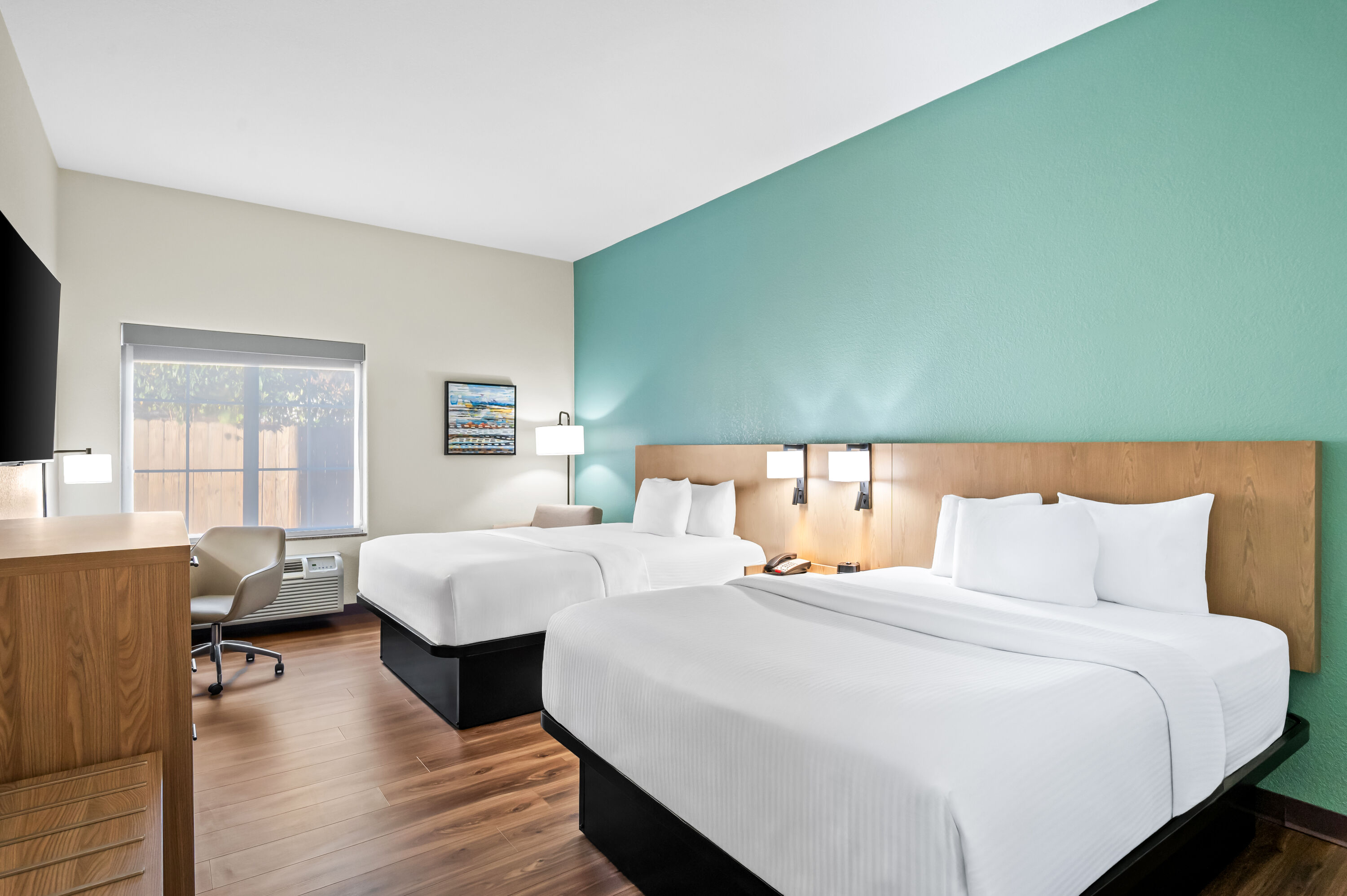 Double bed guest room at the La Quinta Inn & Suites by Wyndham Searcy in Searcy, Arkansas