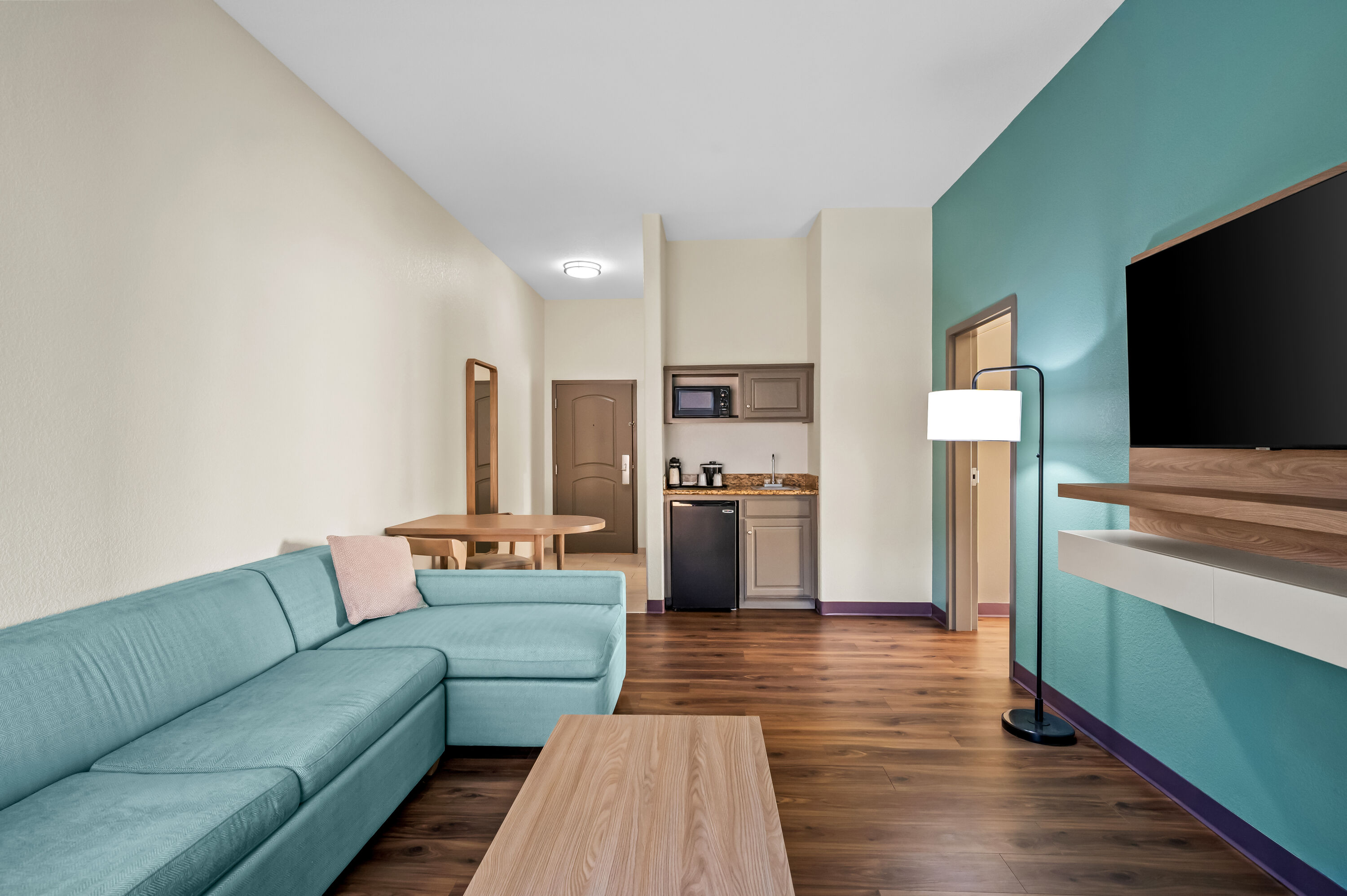 La Quinta Inn & Suites by Wyndham Searcy suite in Searcy, Arkansas