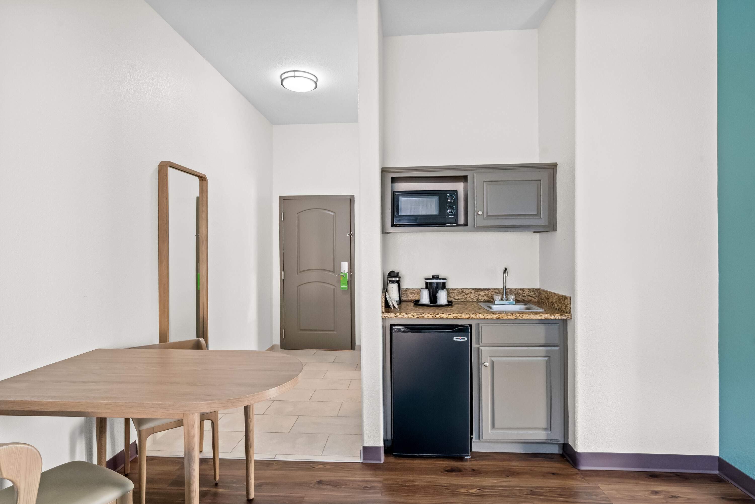 La Quinta Inn & Suites by Wyndham Searcy suite in Searcy, Arkansas