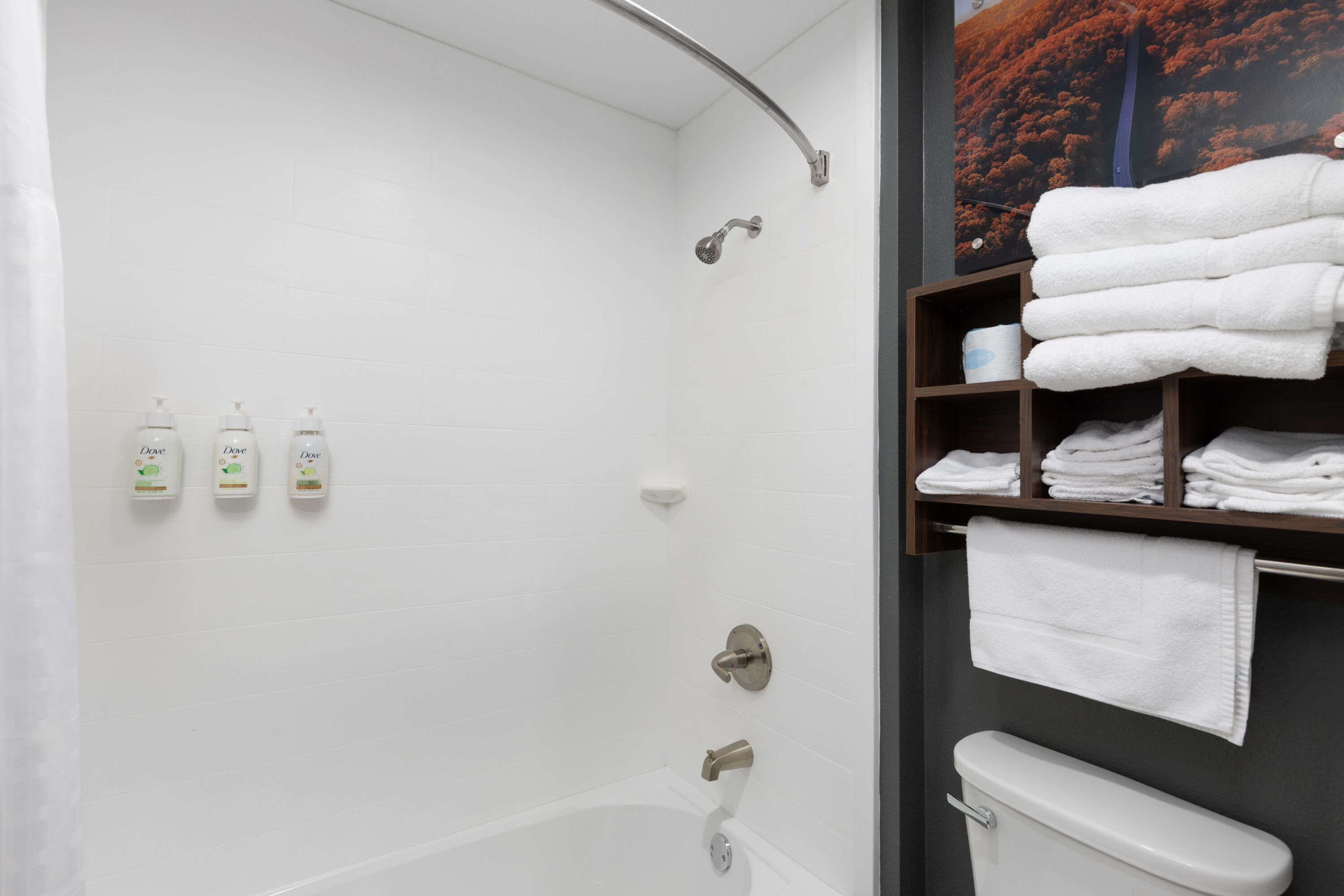 Guest room bath at the La Quinta Inn & Suites by Wyndham Springdale in Springdale, Arkansas