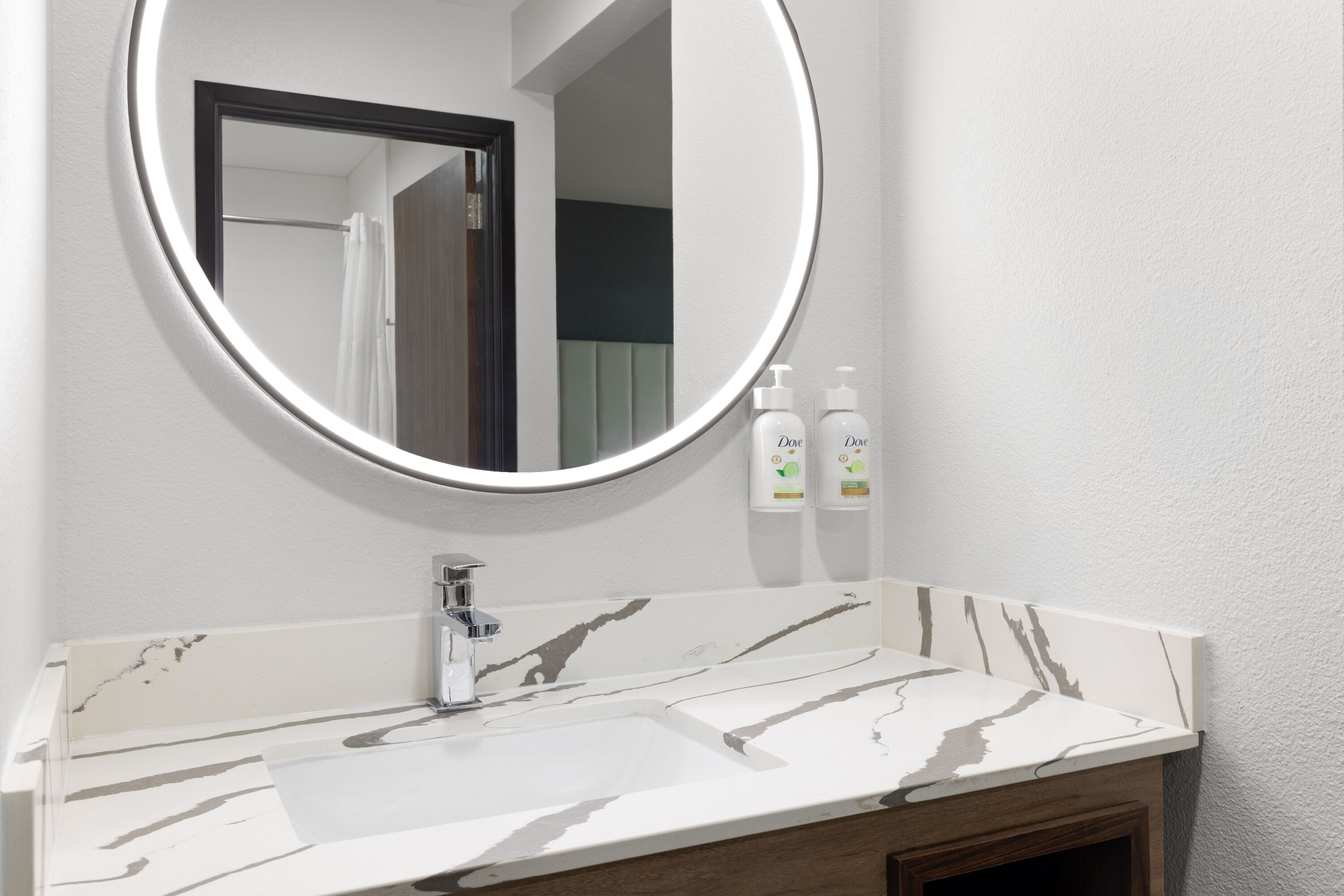 Guest room bath at the La Quinta Inn & Suites by Wyndham Springdale in Springdale, Arkansas