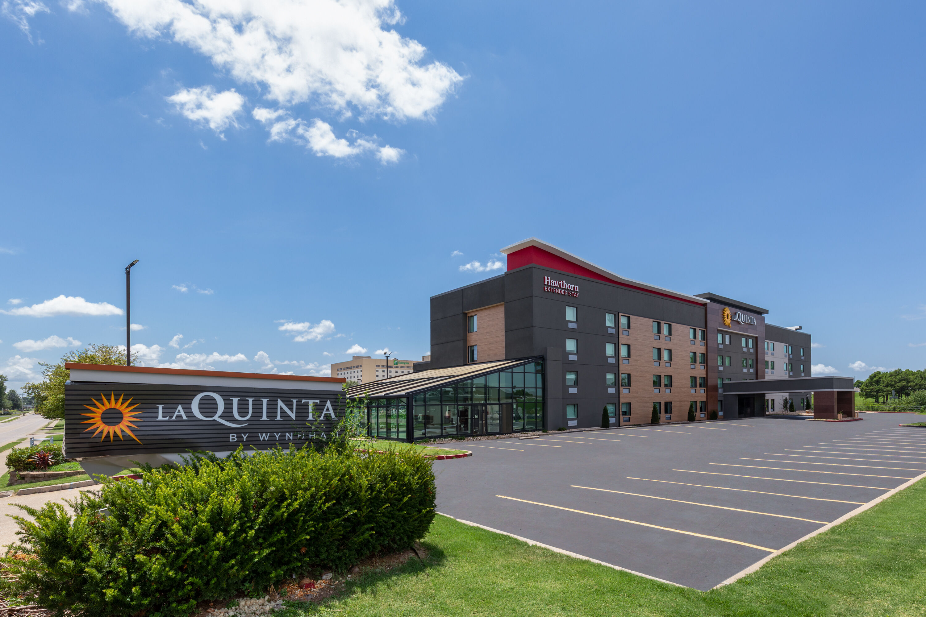 Exterior Day Image of La Quinta Inn & Suites by Wyndham Springdale hotel in Springdale, Arkansas