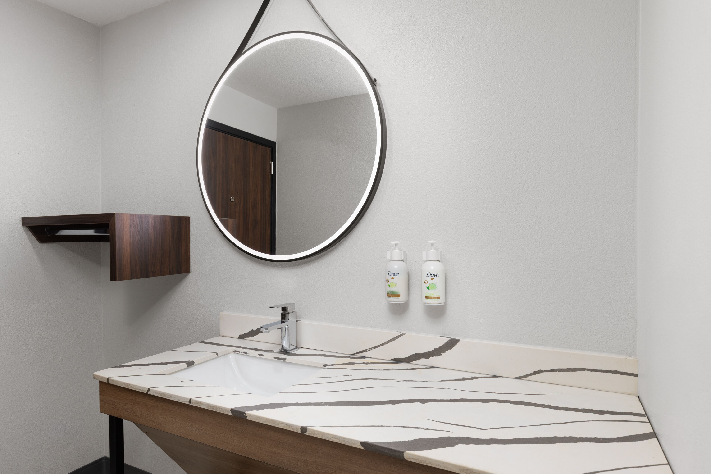 Guest room bath at the La Quinta Inn & Suites by Wyndham Springdale in Springdale, Arkansas