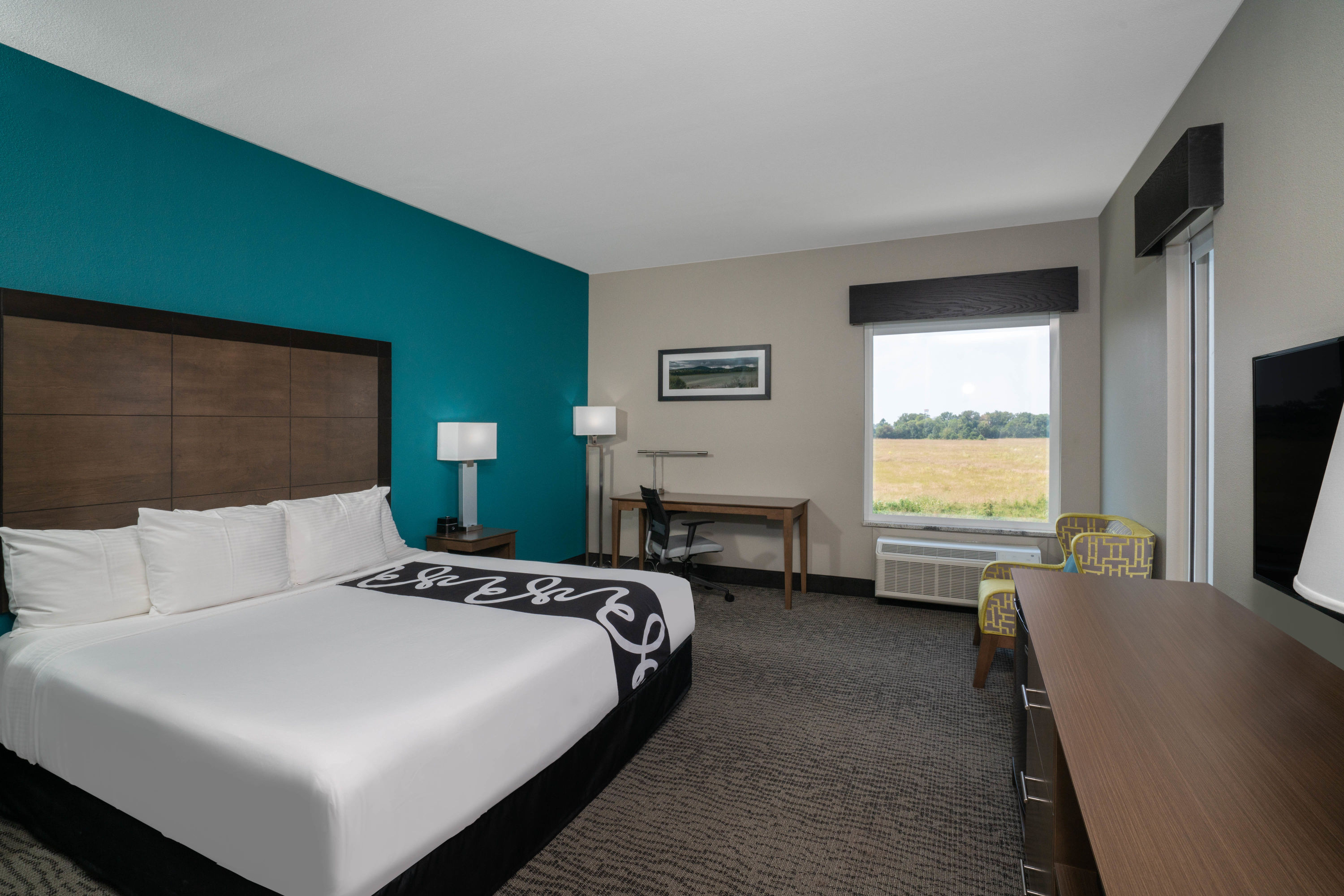 Guest room at the La Quinta Inn & Suites by Wyndham West Memphis in West Memphis, Arkansas