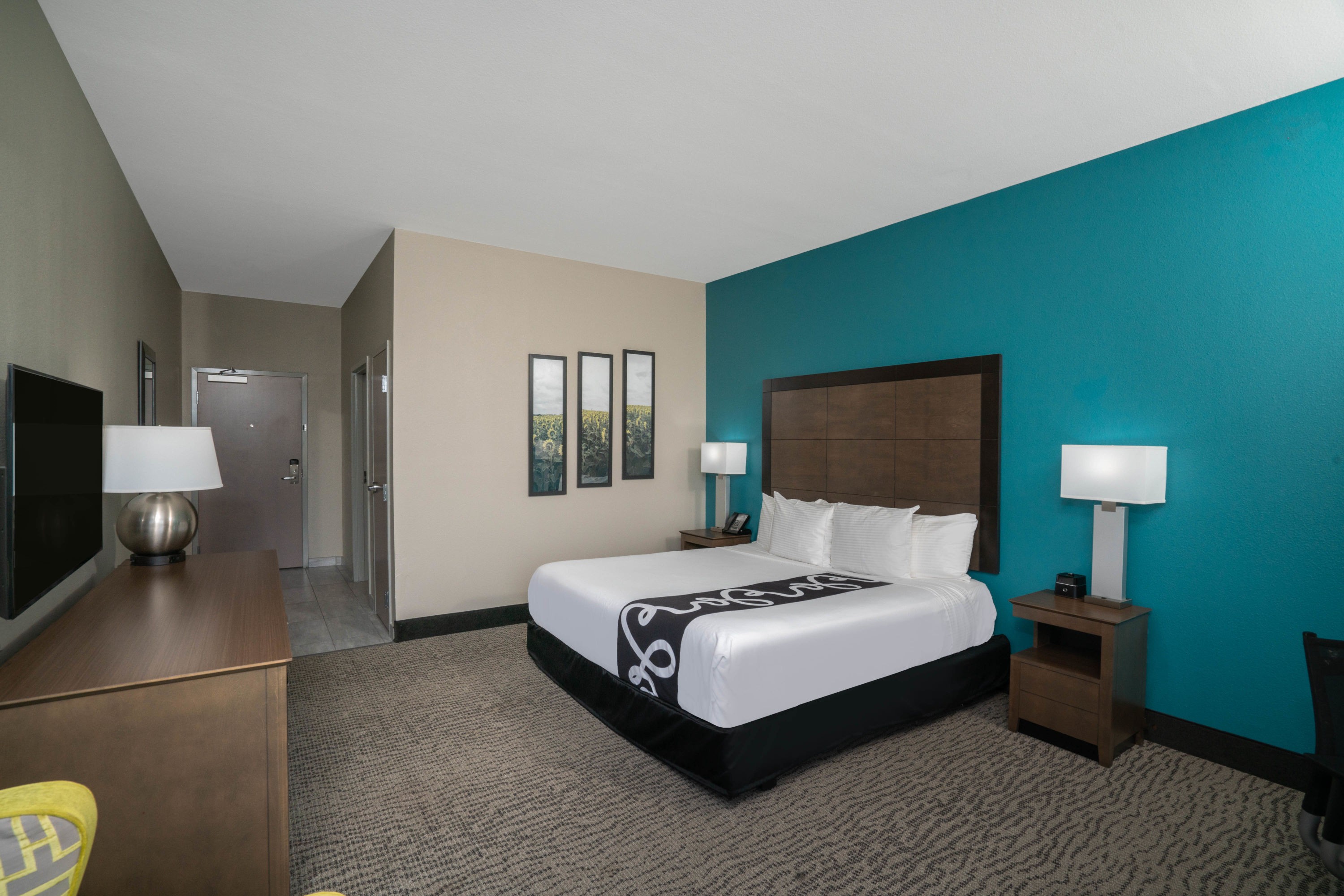 Guest room at the La Quinta Inn & Suites by Wyndham West Memphis in West Memphis, Arkansas