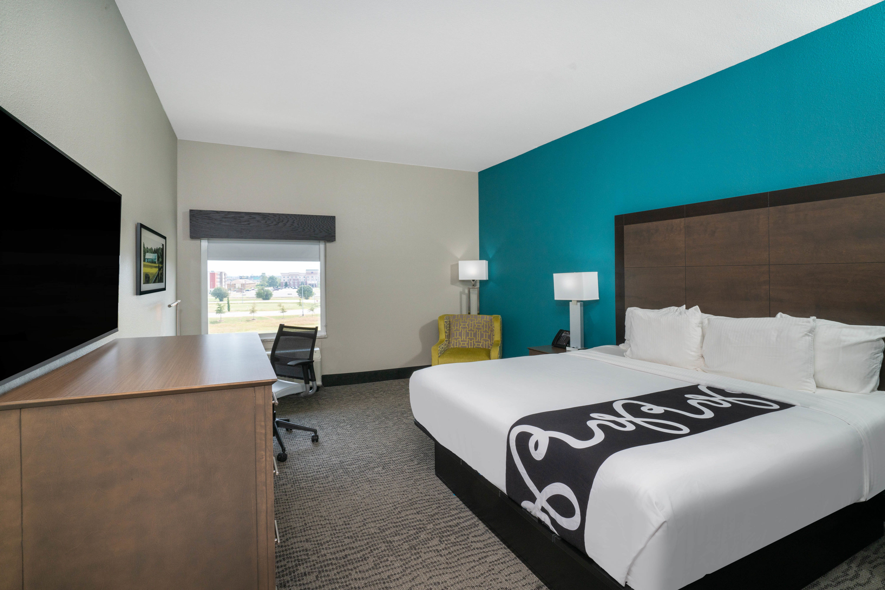 Guest room at the La Quinta Inn & Suites by Wyndham West Memphis in West Memphis, Arkansas