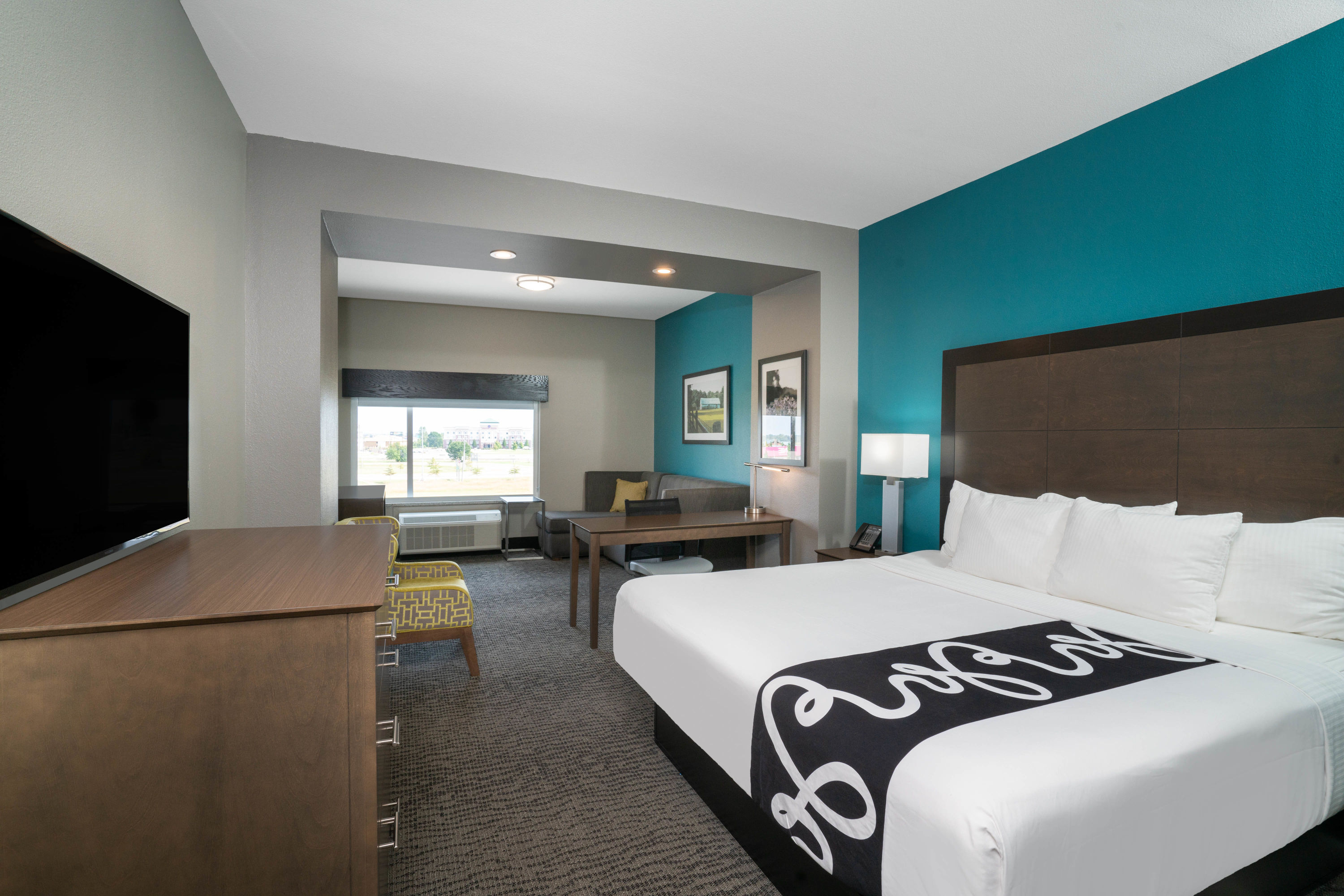 Guest room at the La Quinta Inn & Suites by Wyndham West Memphis in West Memphis, Arkansas