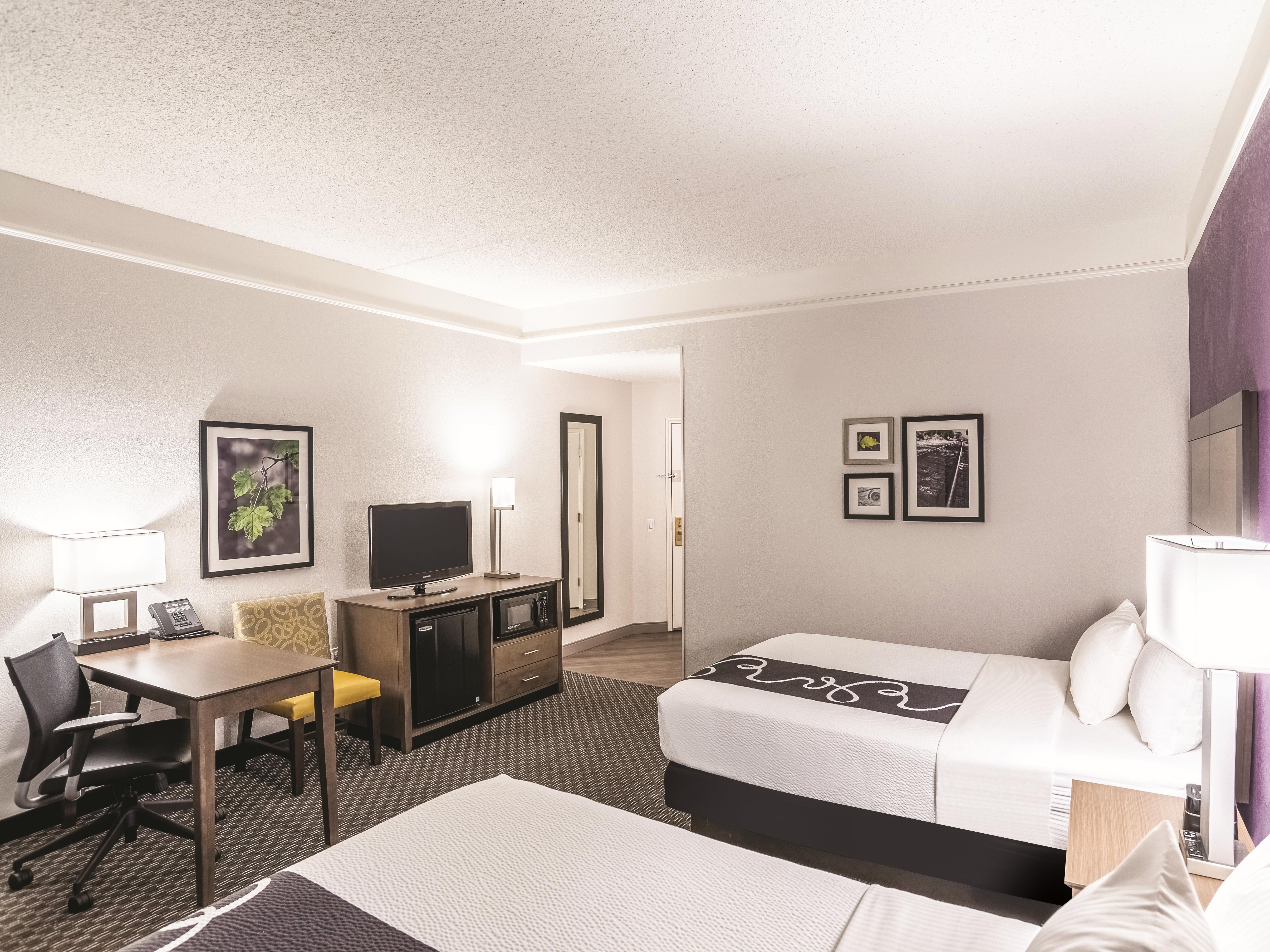 Guest room at the La Quinta Inn & Suites by Wyndham Flagstaff in Flagstaff, Arizona