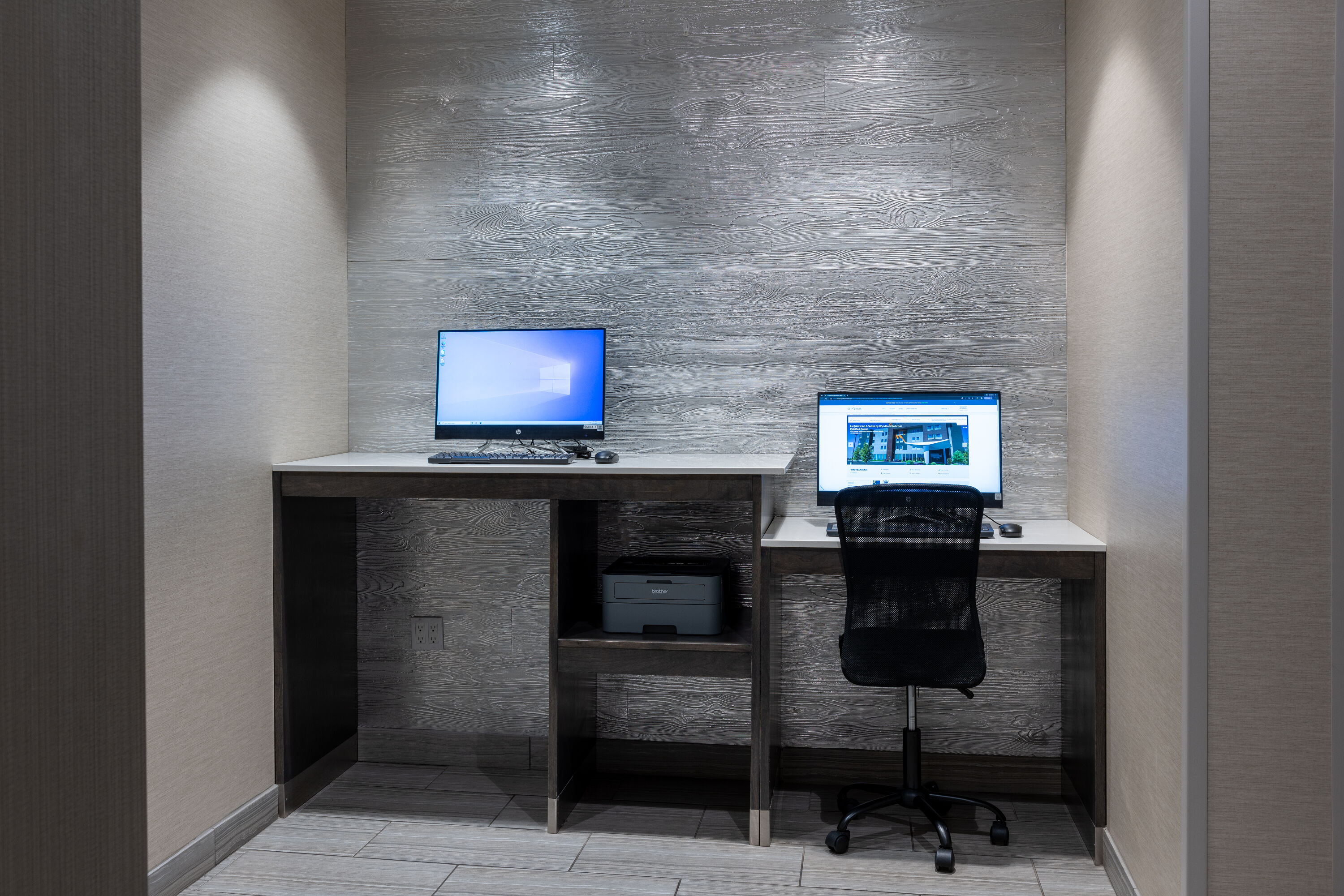 La Quinta Inn & Suites by Wyndham Holbrook Petrified Forest business center in Holbrook, Arizona