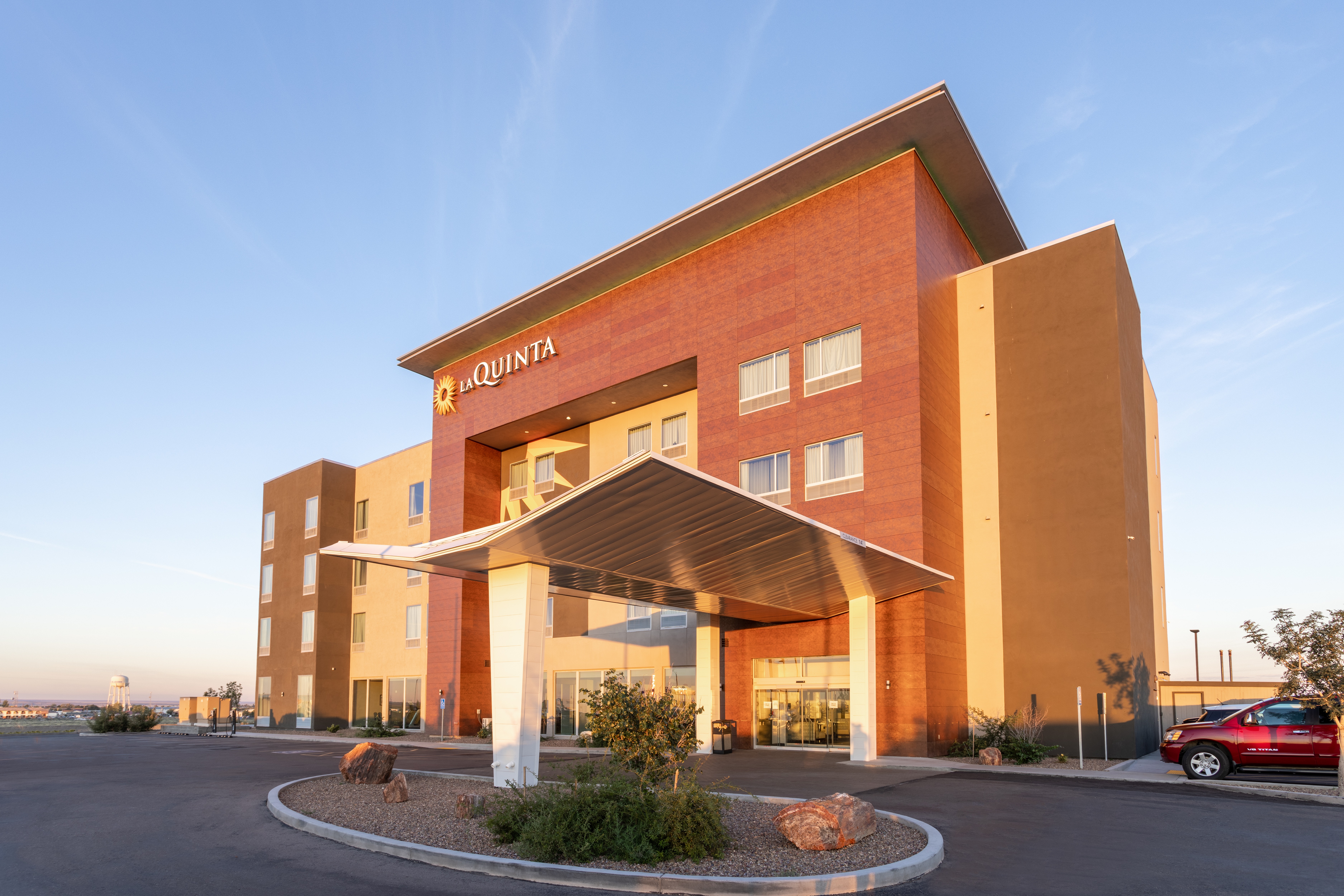 Exterior of La Quinta Inn & Suites by Wyndham Holbrook Petrified Forest hotel in Holbrook, Arizona