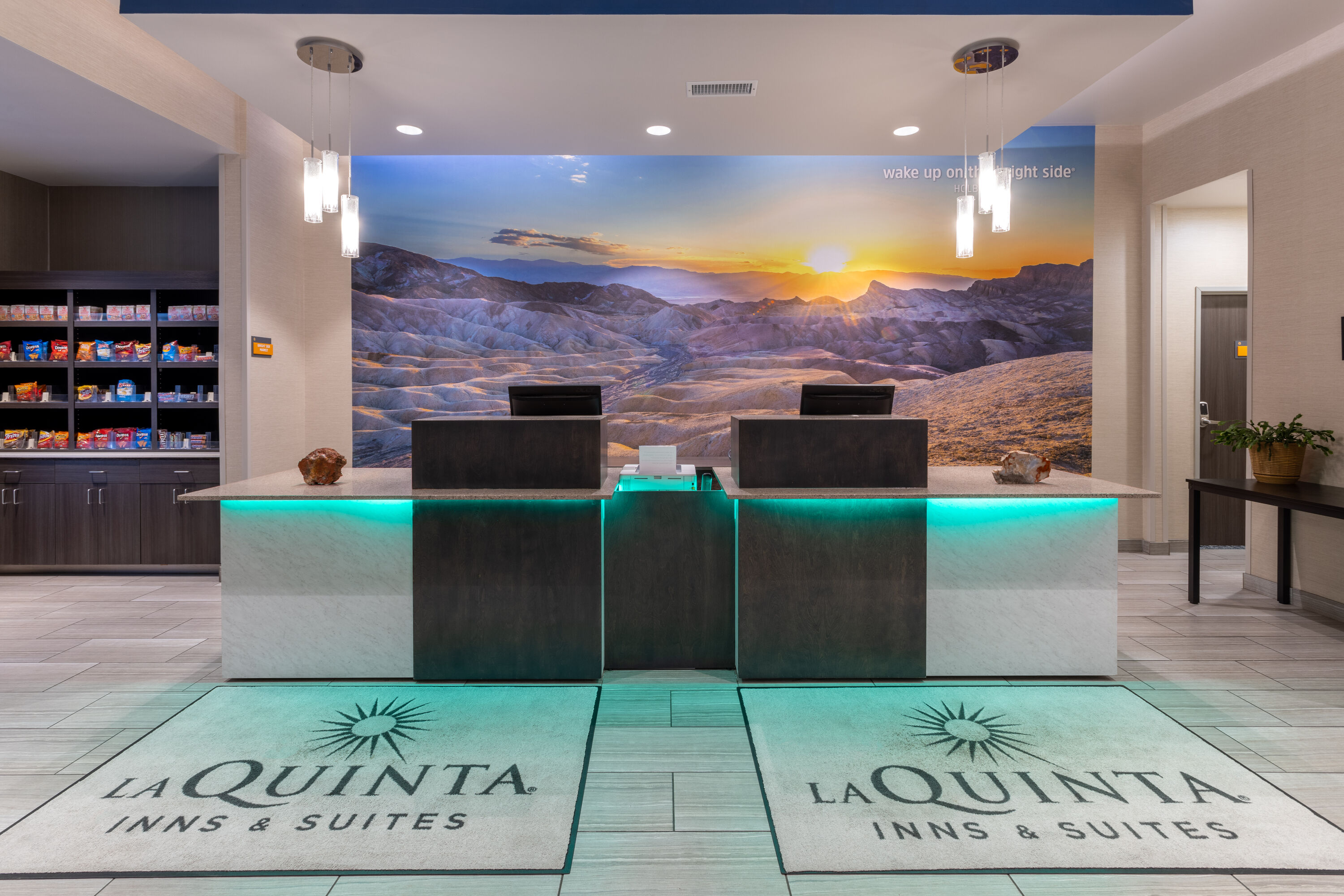 La Quinta Inn & Suites by Wyndham Holbrook Petrified Forest reception in Holbrook, Arizona