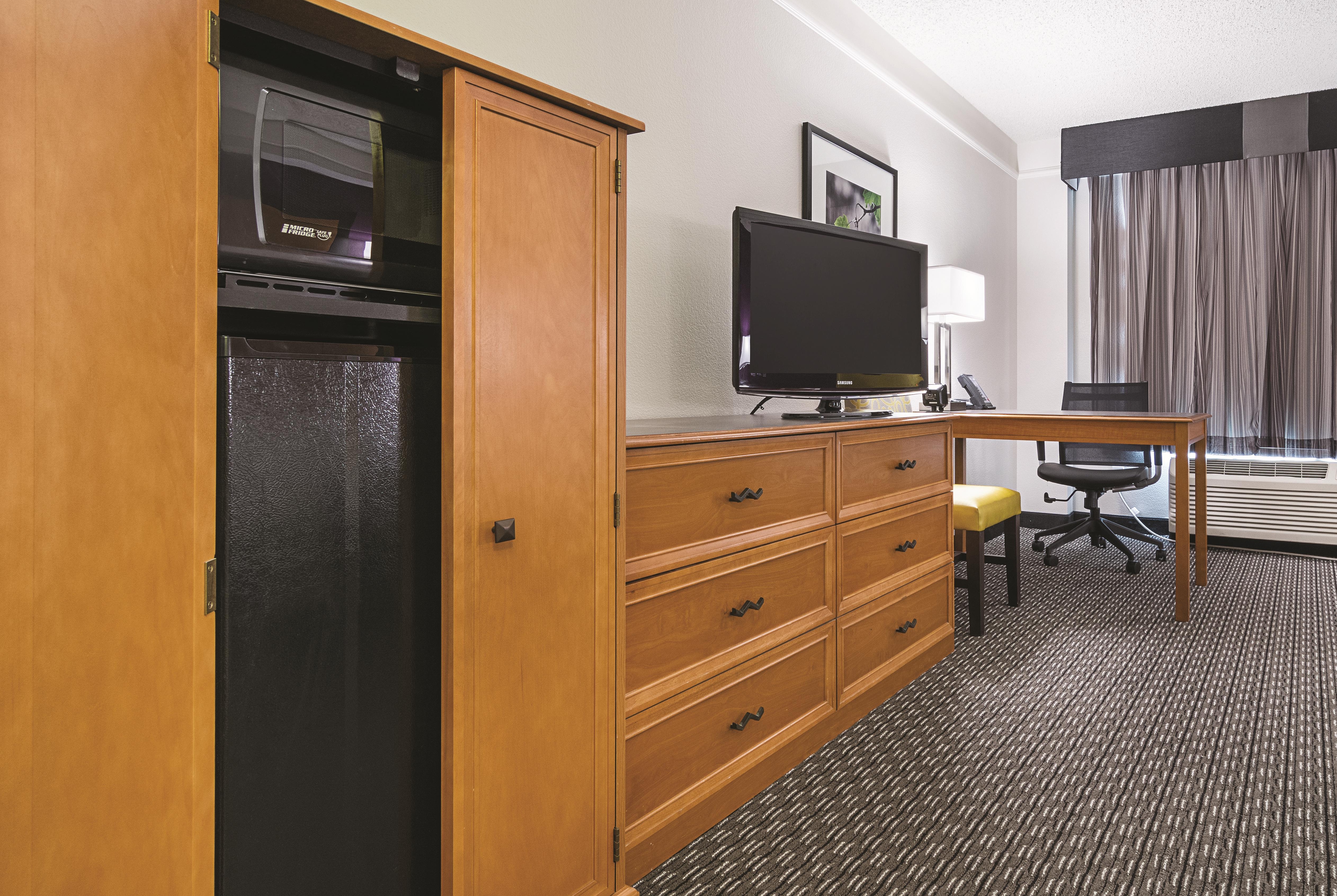 Guest room at the La Quinta Inn & Suites by Wyndham Phoenix Mesa West in Mesa, Arizona