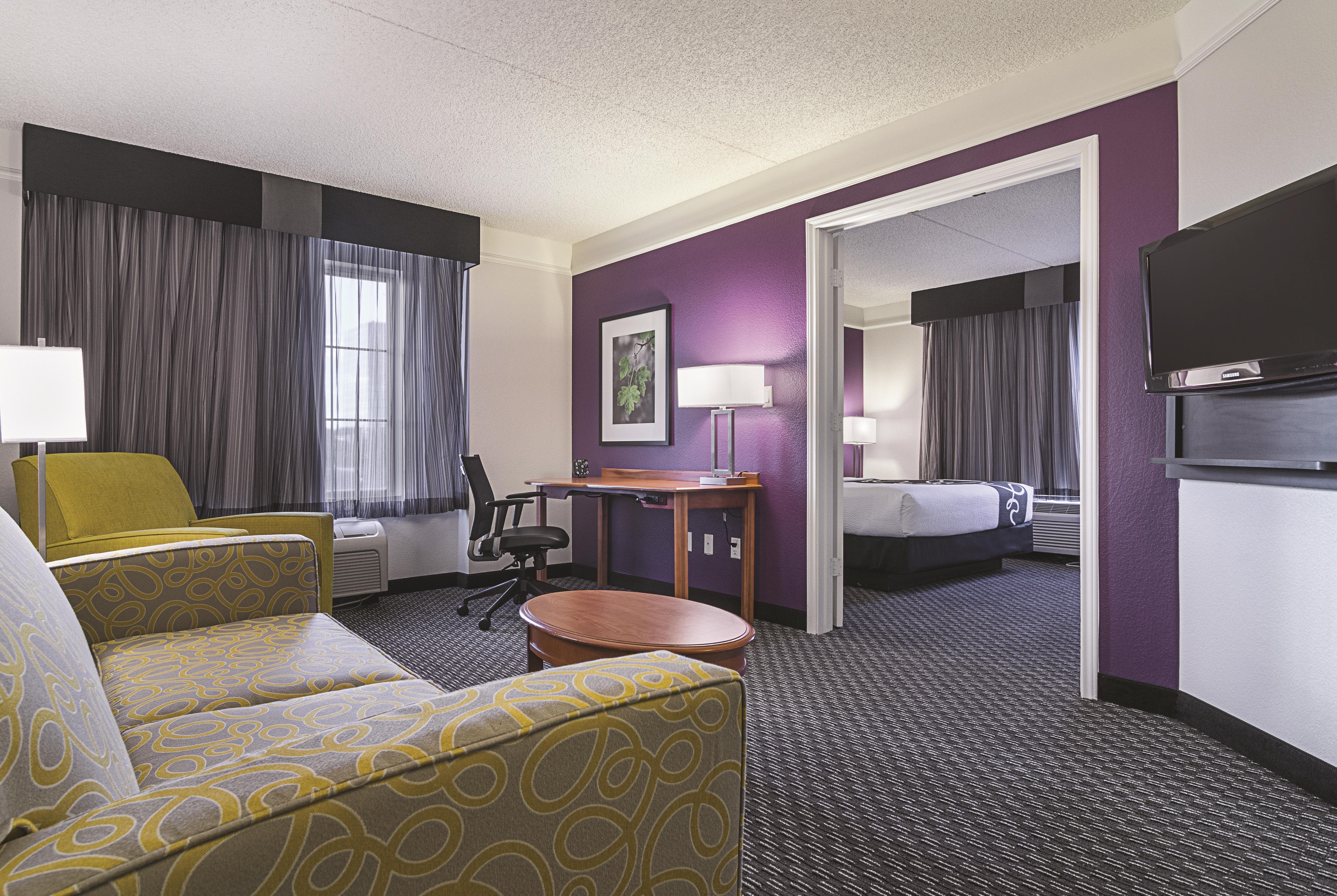 La Quinta Inn & Suites by Wyndham Phoenix Mesa West suite in Mesa, Arizona