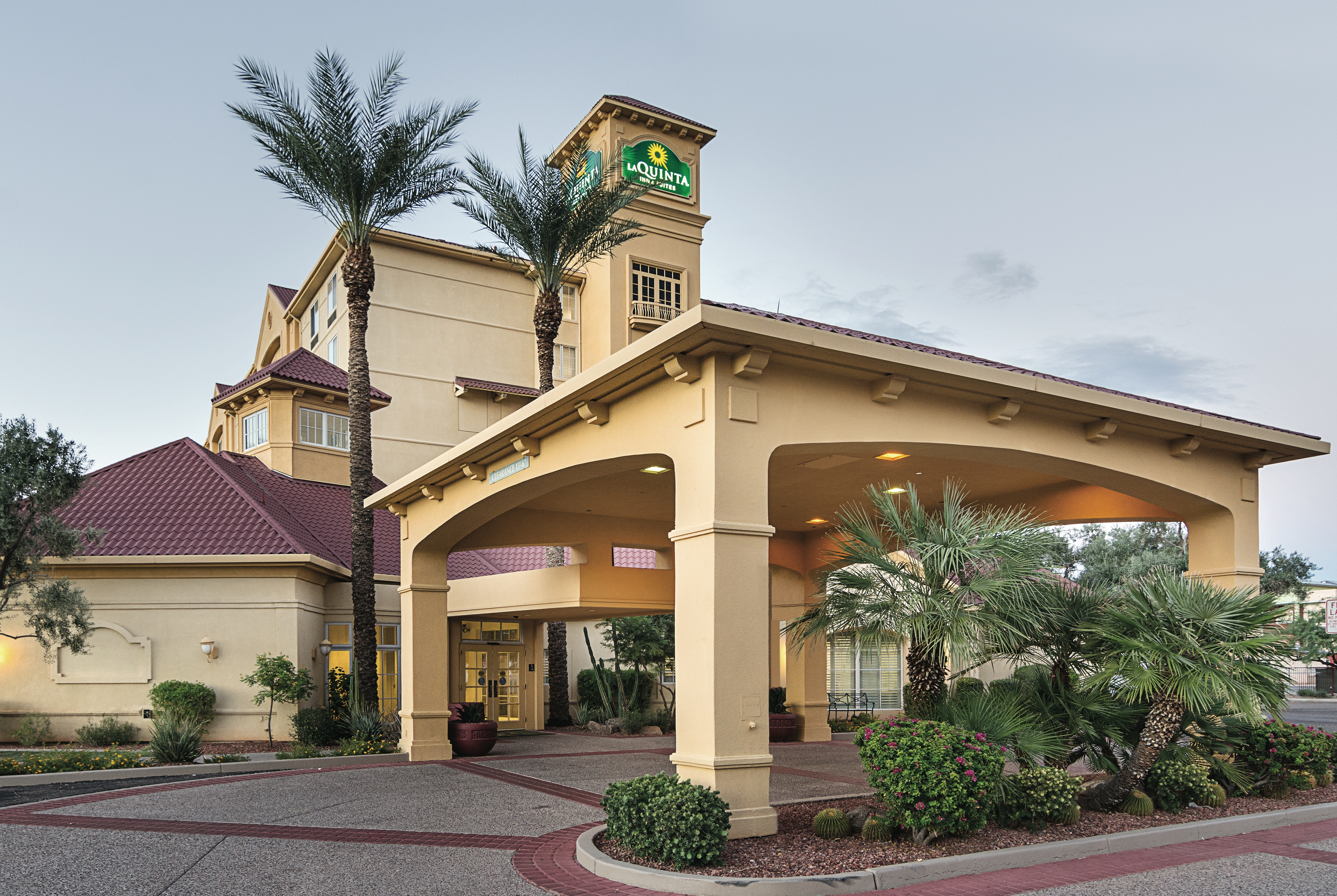 Exterior of La Quinta Inn & Suites by Wyndham Phoenix Mesa West hotel in Mesa, Arizona