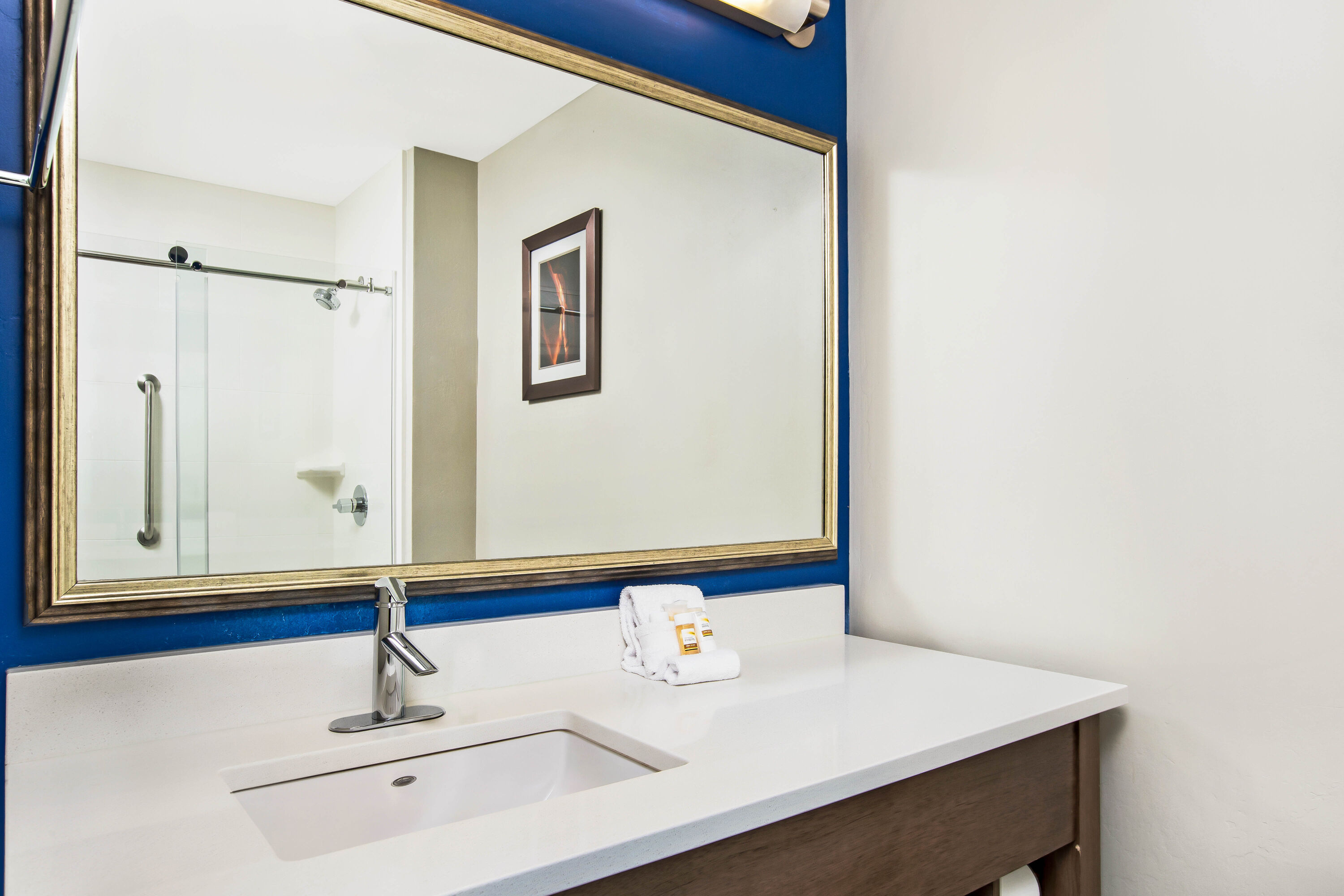 Guest room bath at the La Quinta Inn & Suites by Wyndham Page at Lake Powell in Page, Arizona