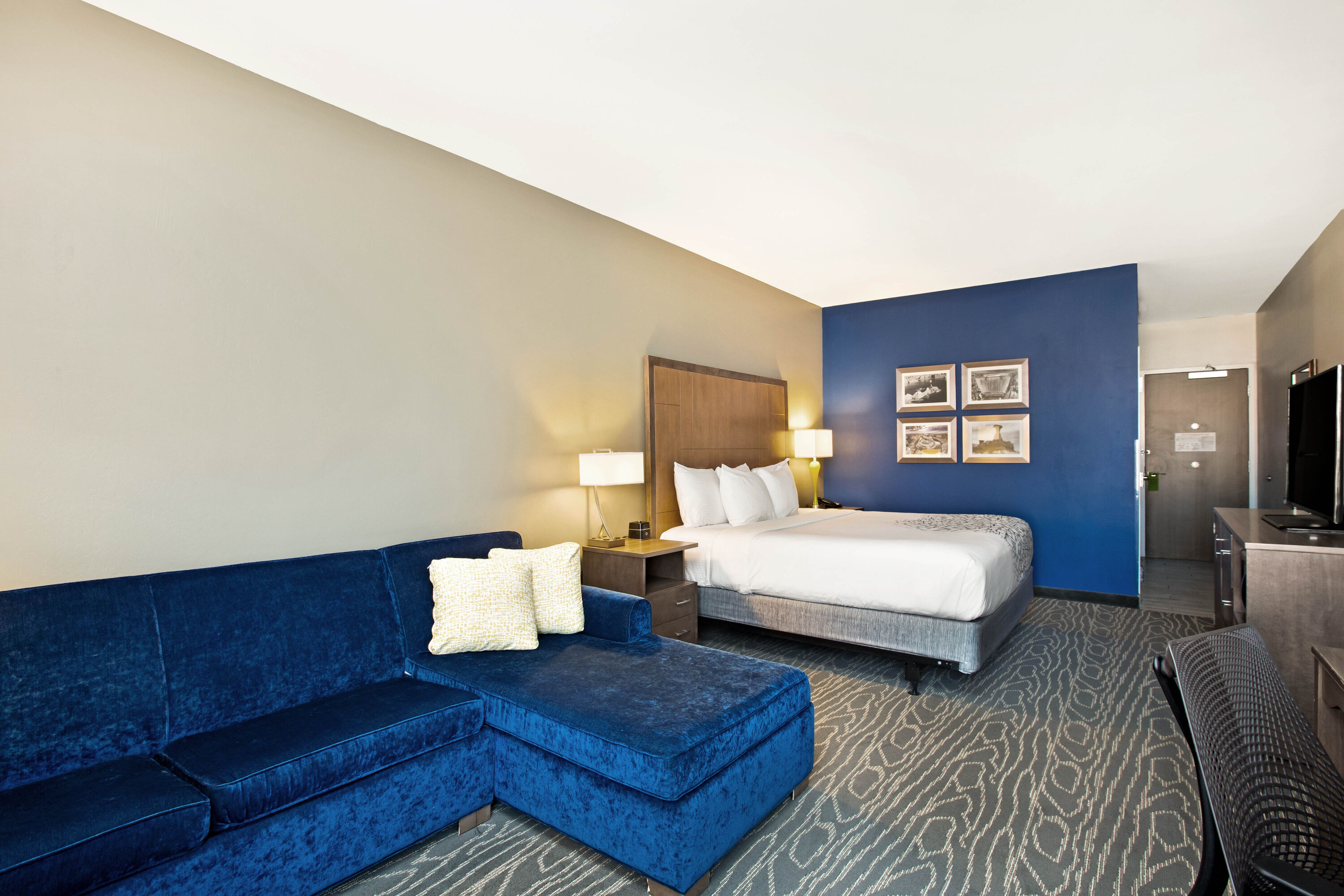 Guest room at the La Quinta Inn & Suites by Wyndham Page at Lake Powell in Page, Arizona