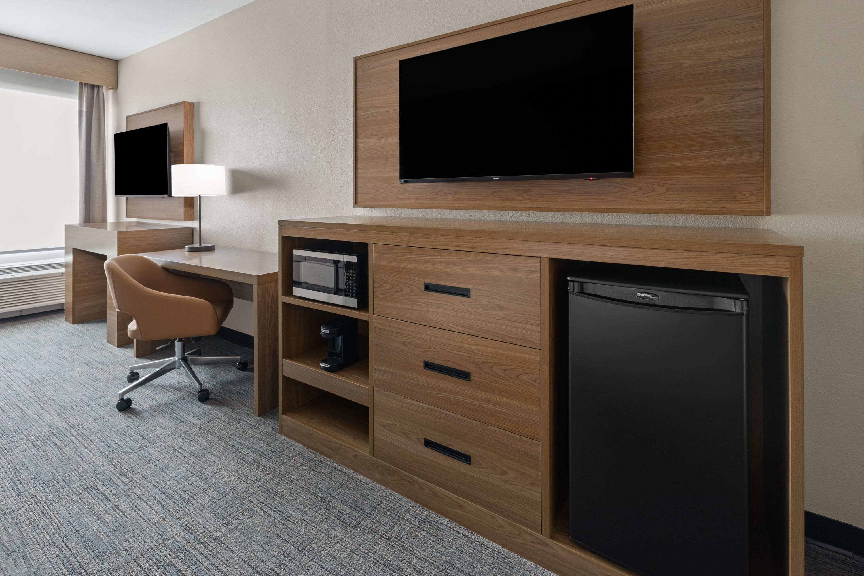 Guest room at the La Quinta Inn & Suites by Wyndham Phoenix West / Glendale in Phoenix, Arizona
