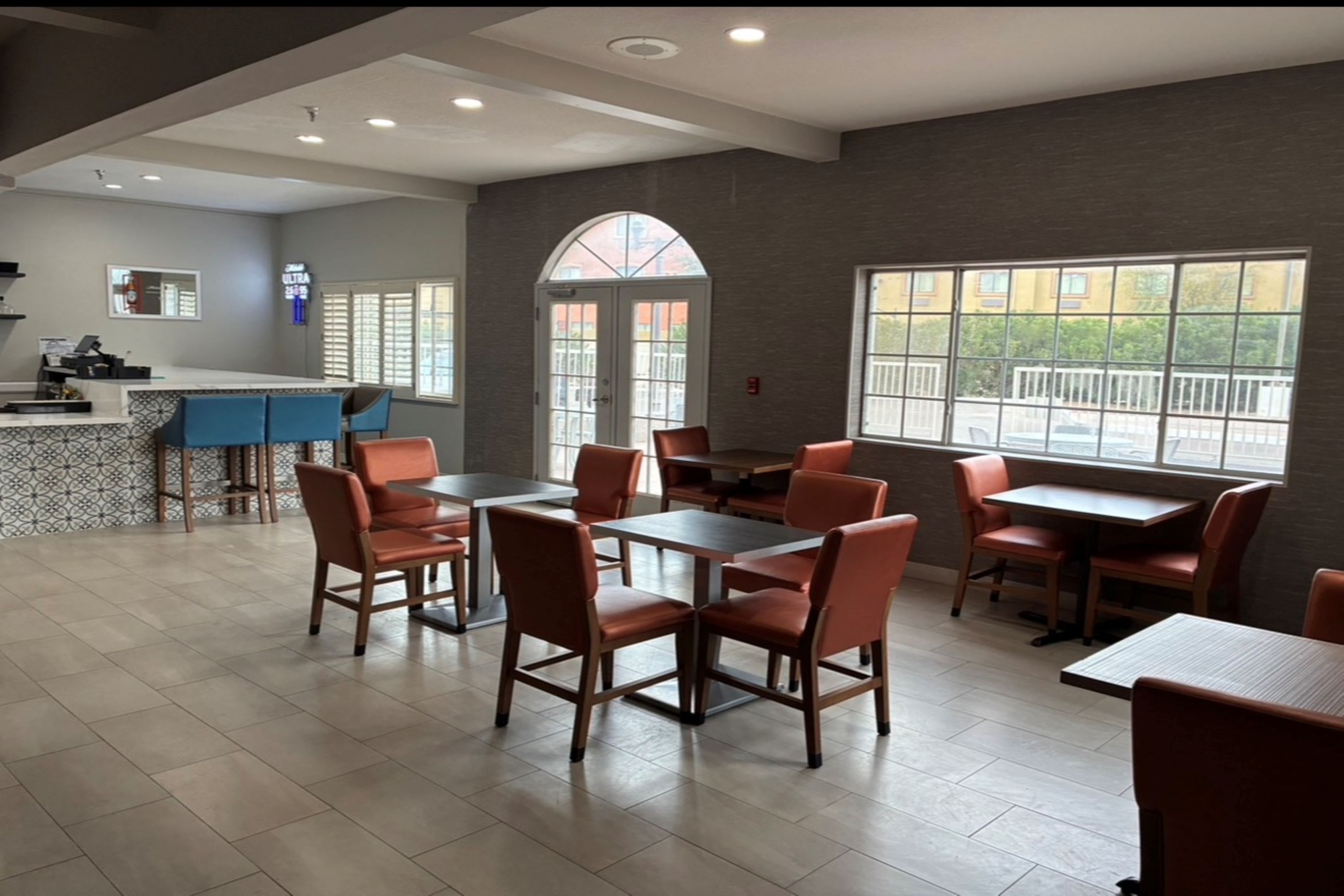 Lobby bar at La Quinta Inn & Suites by Wyndham Safford Copper Valley in Safford, Arizona