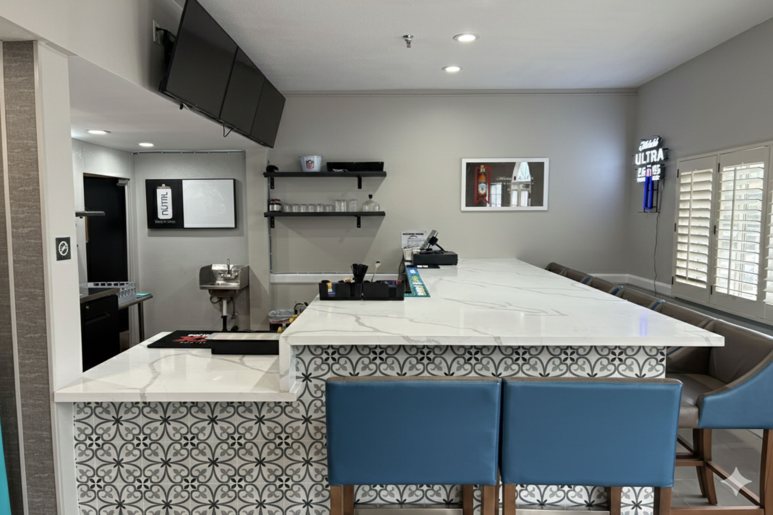 Lobby bar at La Quinta Inn & Suites by Wyndham Safford Copper Valley in Safford, Arizona