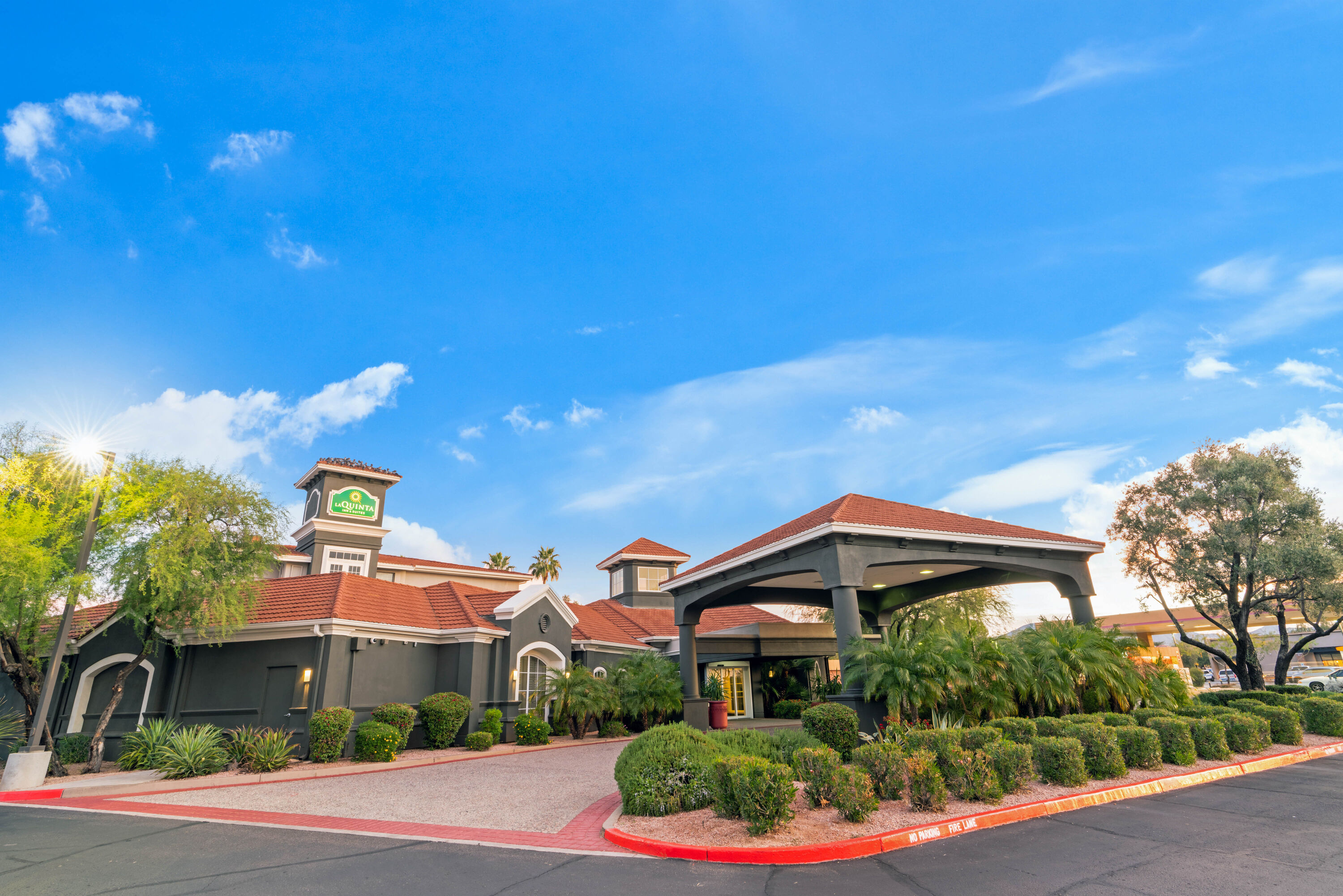 Exterior Day Image of La Quinta Inn & Suites by Wyndham Phoenix Scottsdale hotel in Scottsdale, Arizona