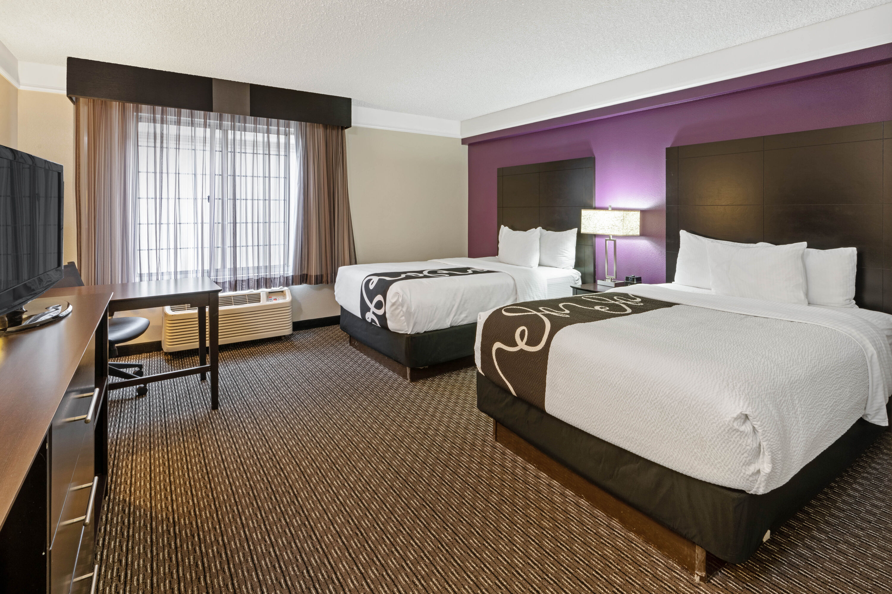 Guest room at the La Quinta Inn & Suites by Wyndham Phoenix Scottsdale in Scottsdale, Arizona