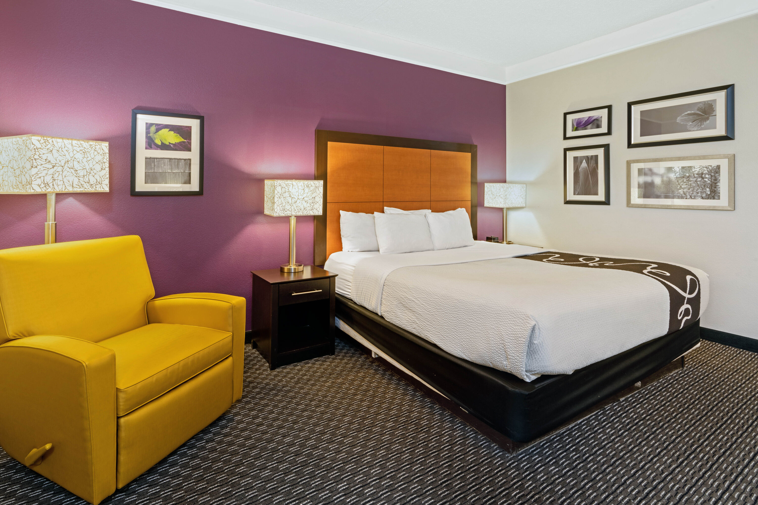 Guest room at the La Quinta Inn & Suites by Wyndham Phoenix Scottsdale in Scottsdale, Arizona